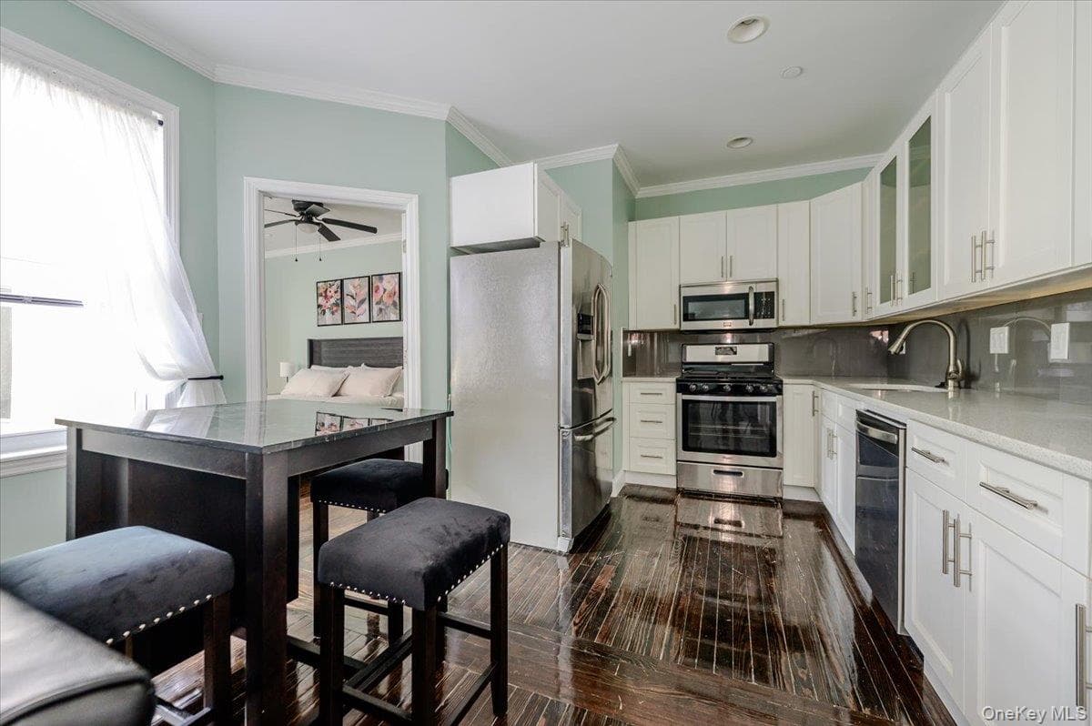 439 E 143 Street thumbnail 16