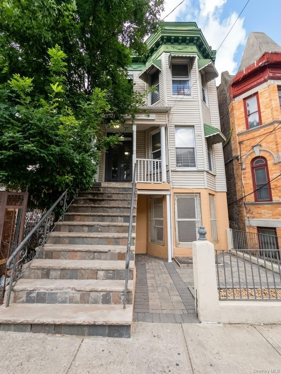 707 Eagle Avenue photo 1