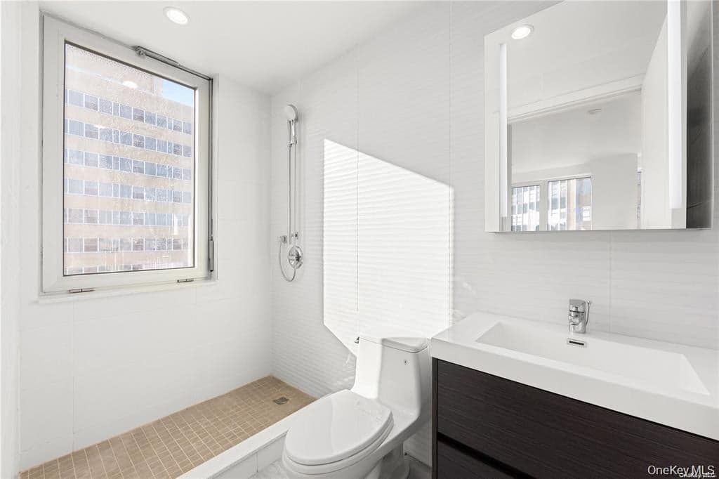 9729 64th Road Unit: 7E thumbnail 5
