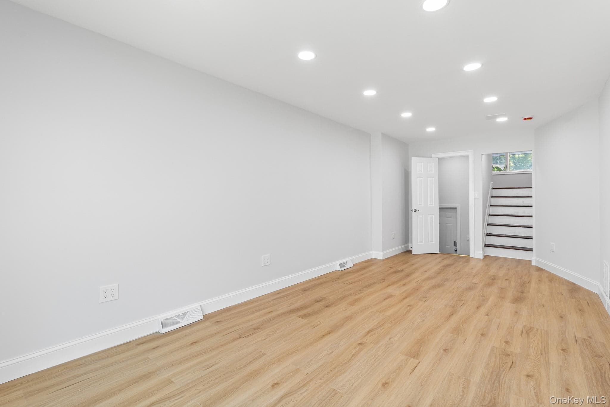 2378 E 70th Street thumbnail 9