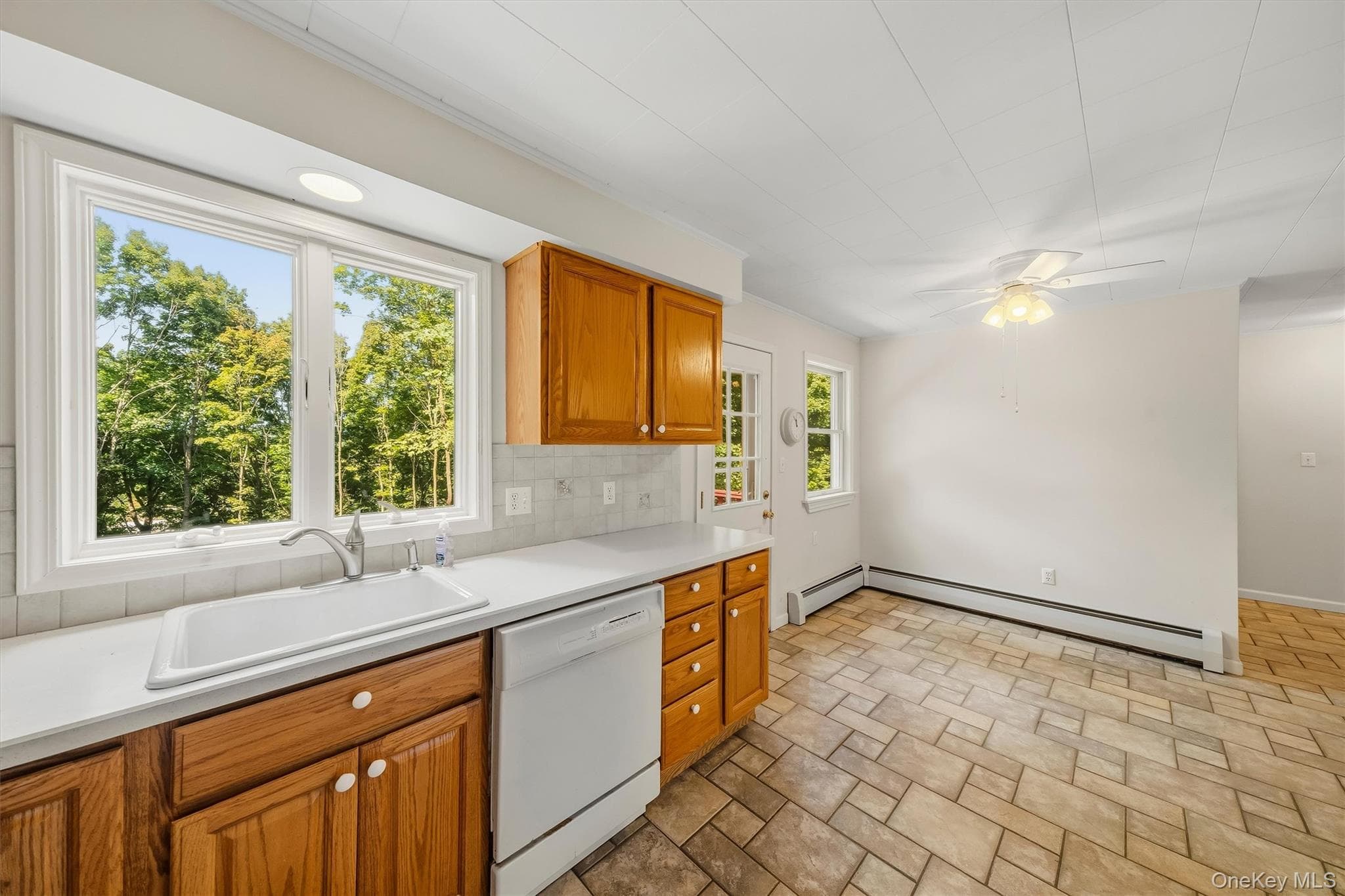 22 Sunrise Heights thumbnail 15