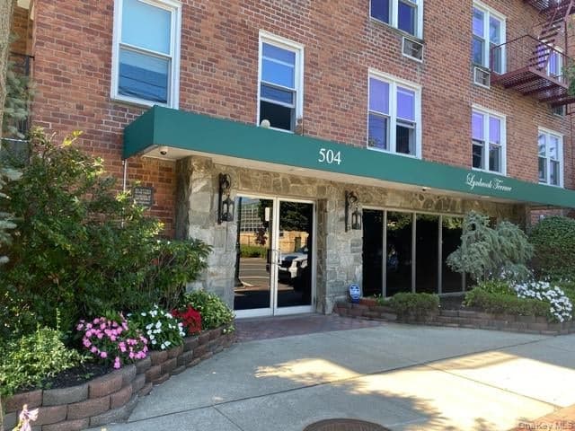 504 Merrick RD Unit: 4M thumbnail 2