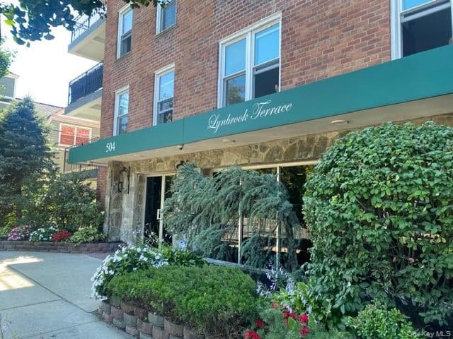 504 Merrick RD Unit: 4M, Lynbrook