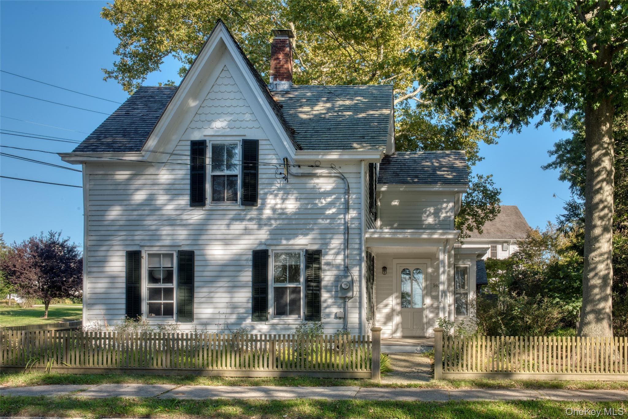 1405 Village Lane, Orient