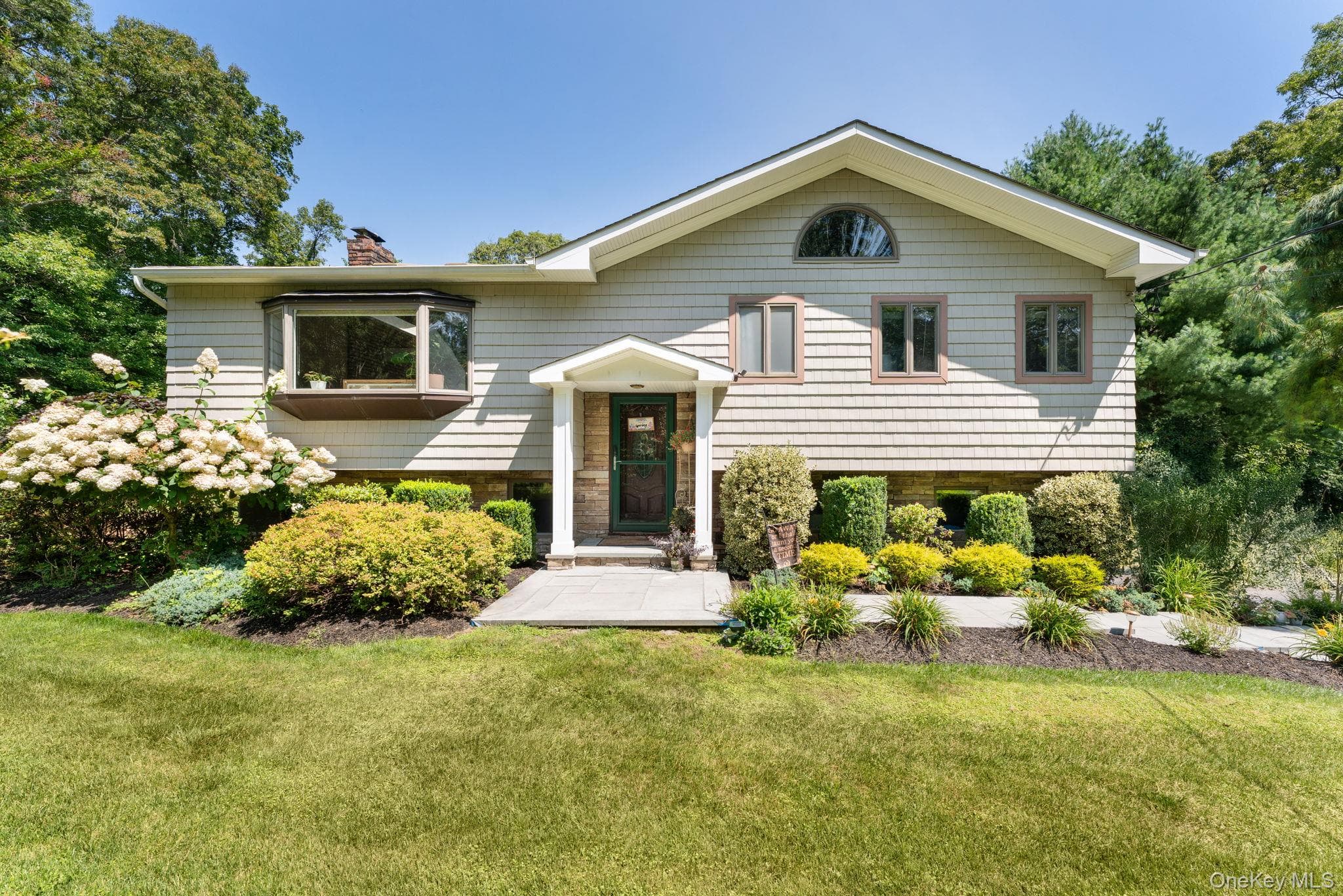 25 Brewster Avenue photo 1