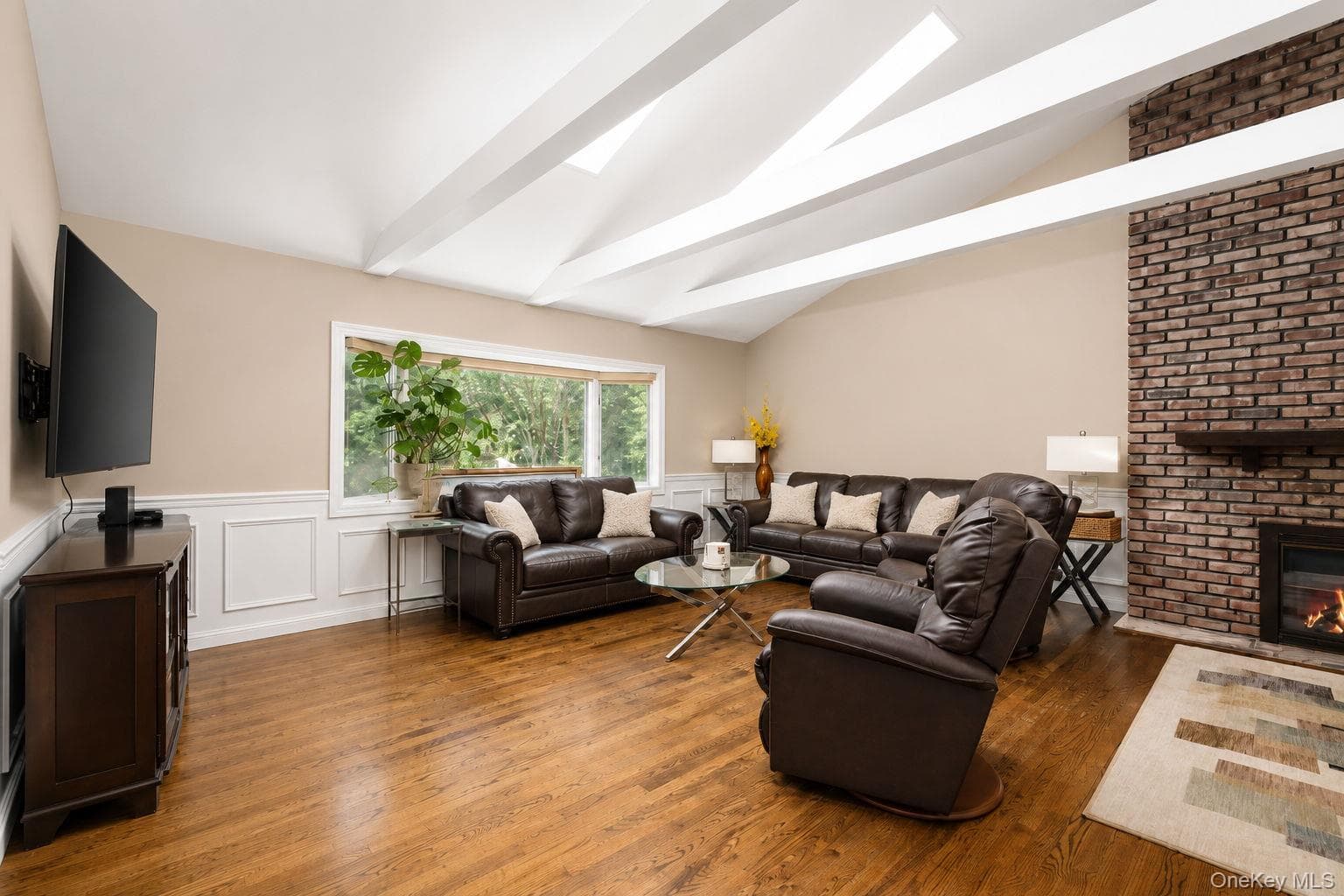 25 Brewster Avenue thumbnail 4