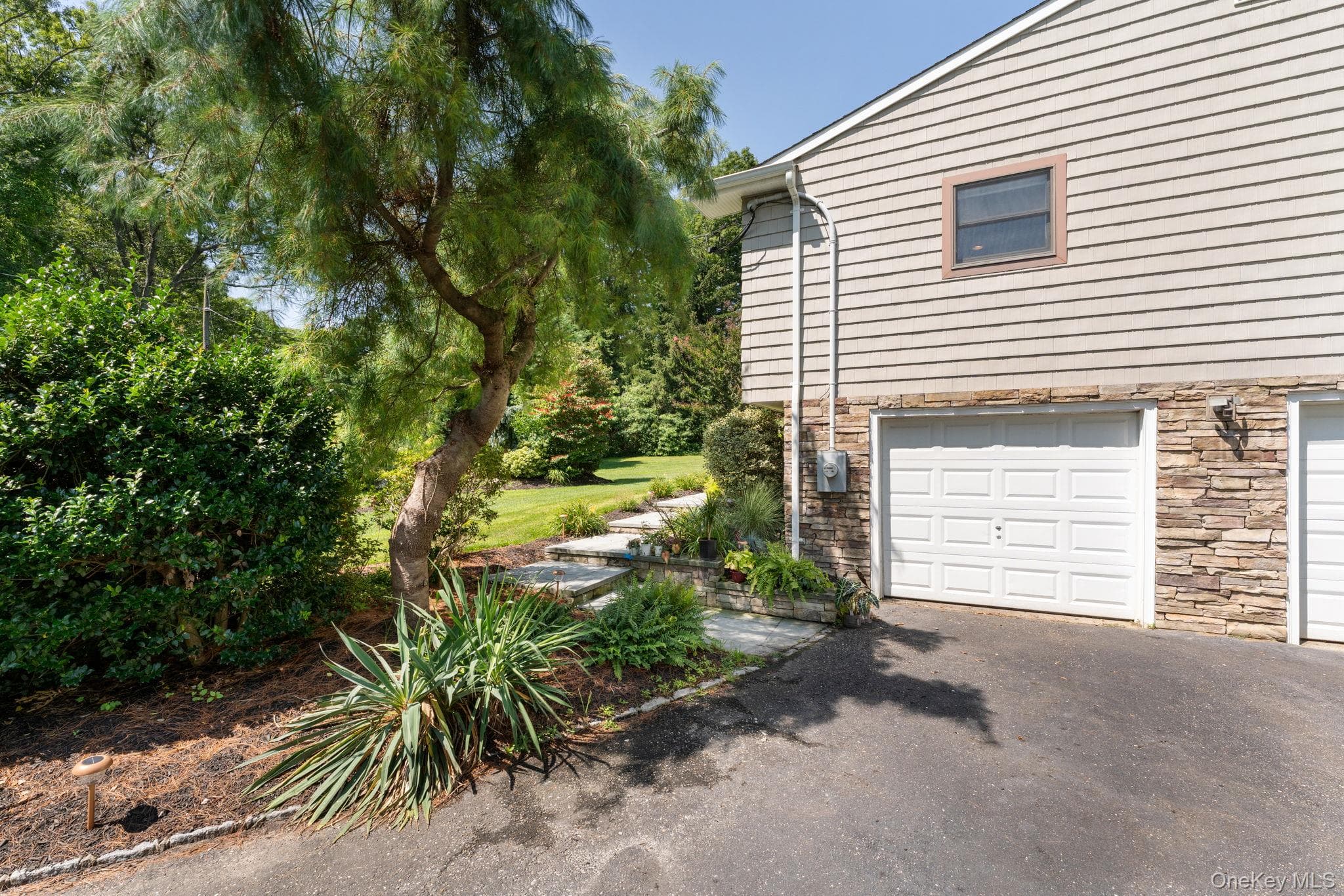 25 Brewster Avenue thumbnail 35