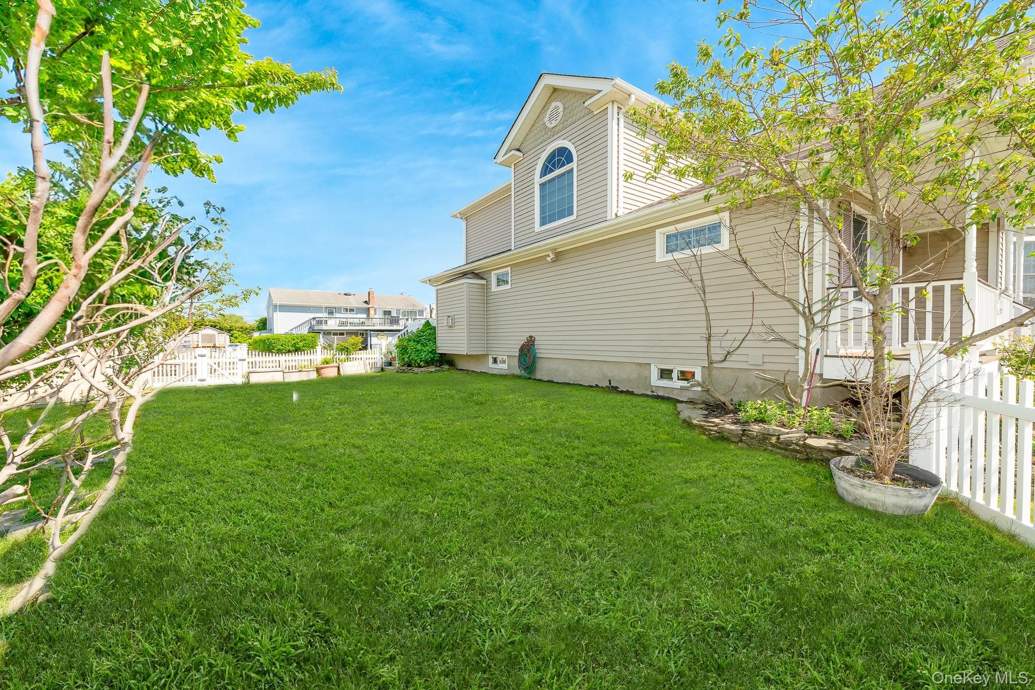 2683 Peconic Avenue thumbnail 36