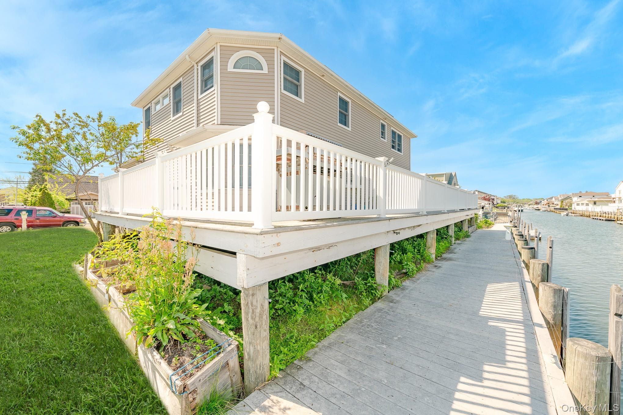 2683 Peconic Avenue thumbnail 38