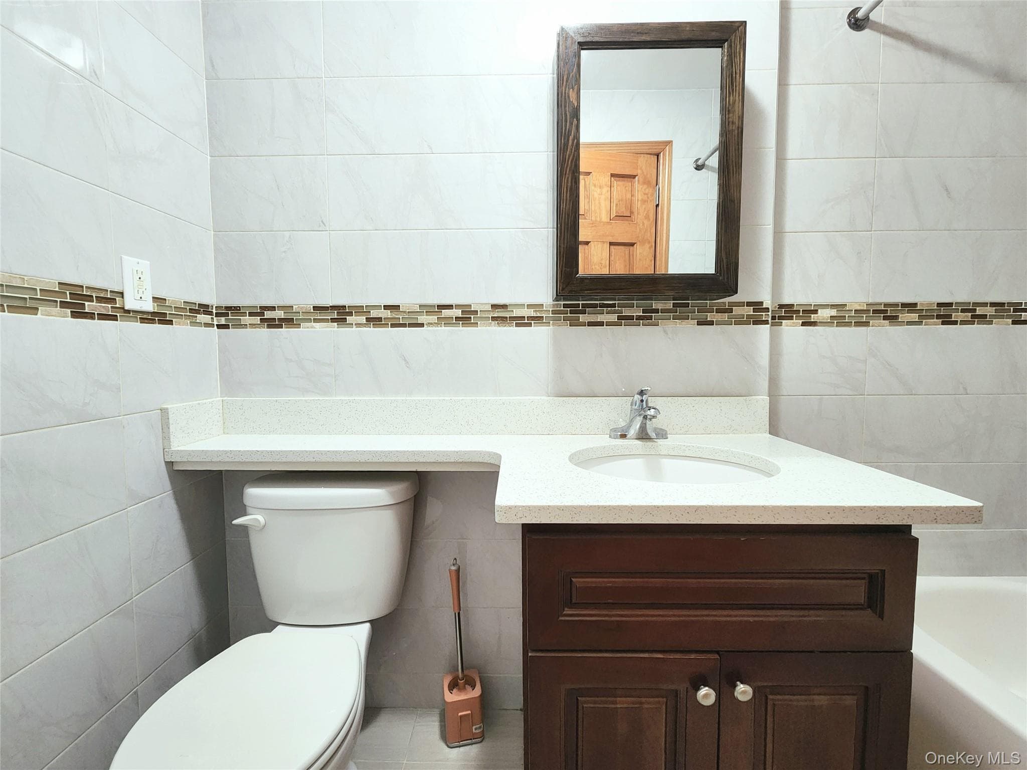 654 Seneca Avenue thumbnail 15