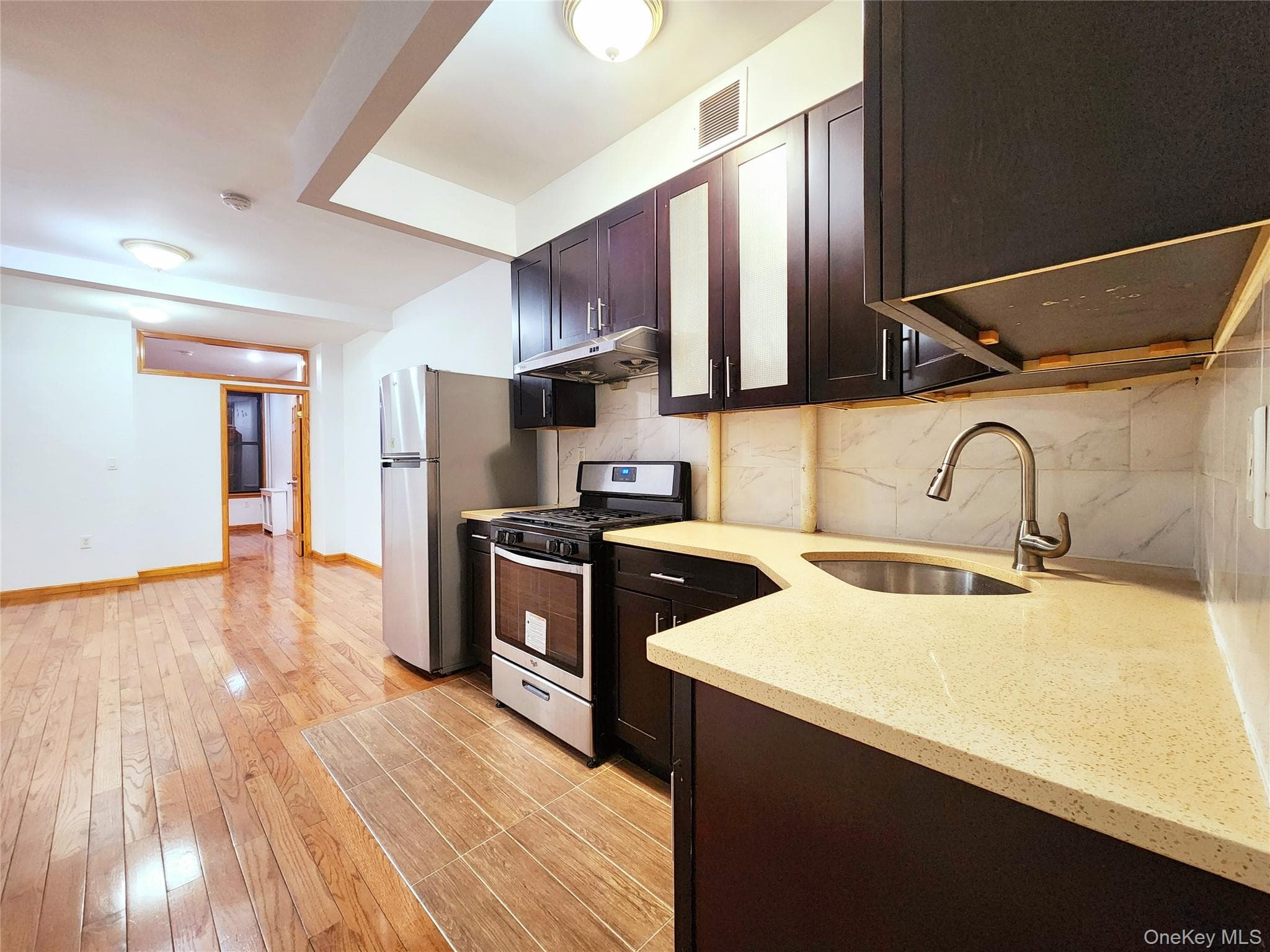654 Seneca Avenue thumbnail 7