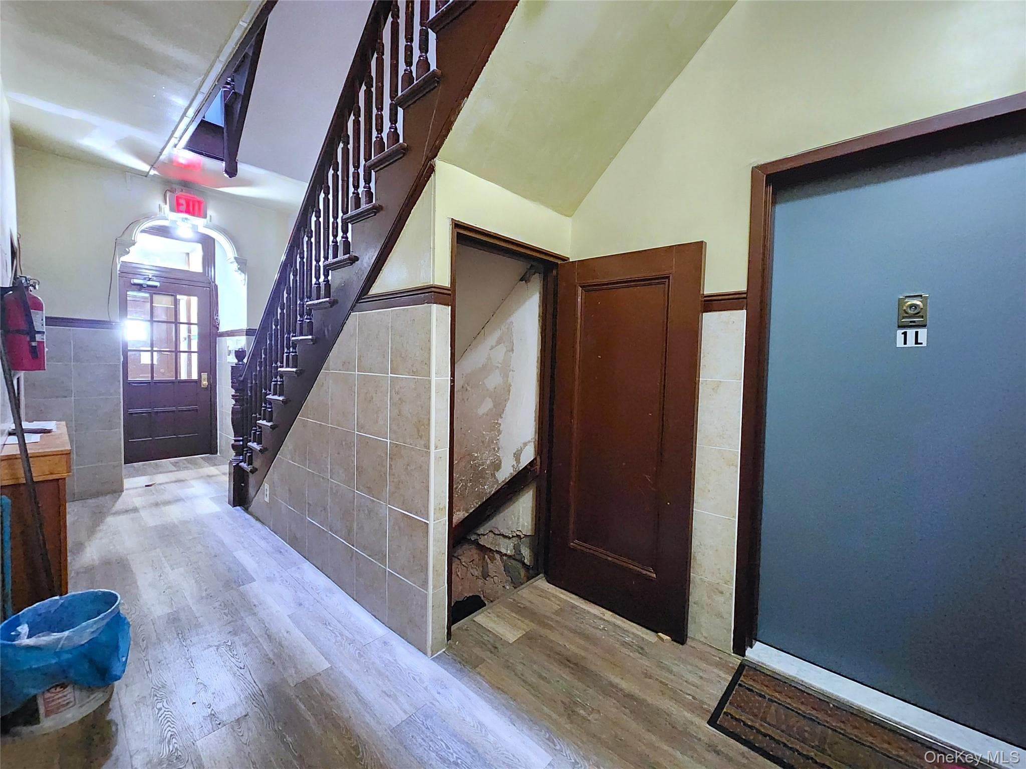 654 Seneca Avenue thumbnail 17