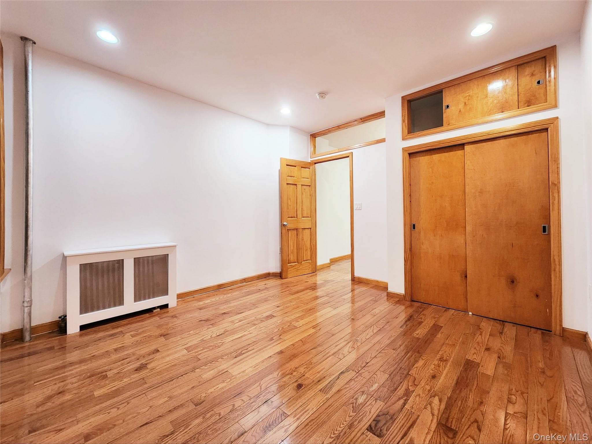 654 Seneca Avenue thumbnail 11