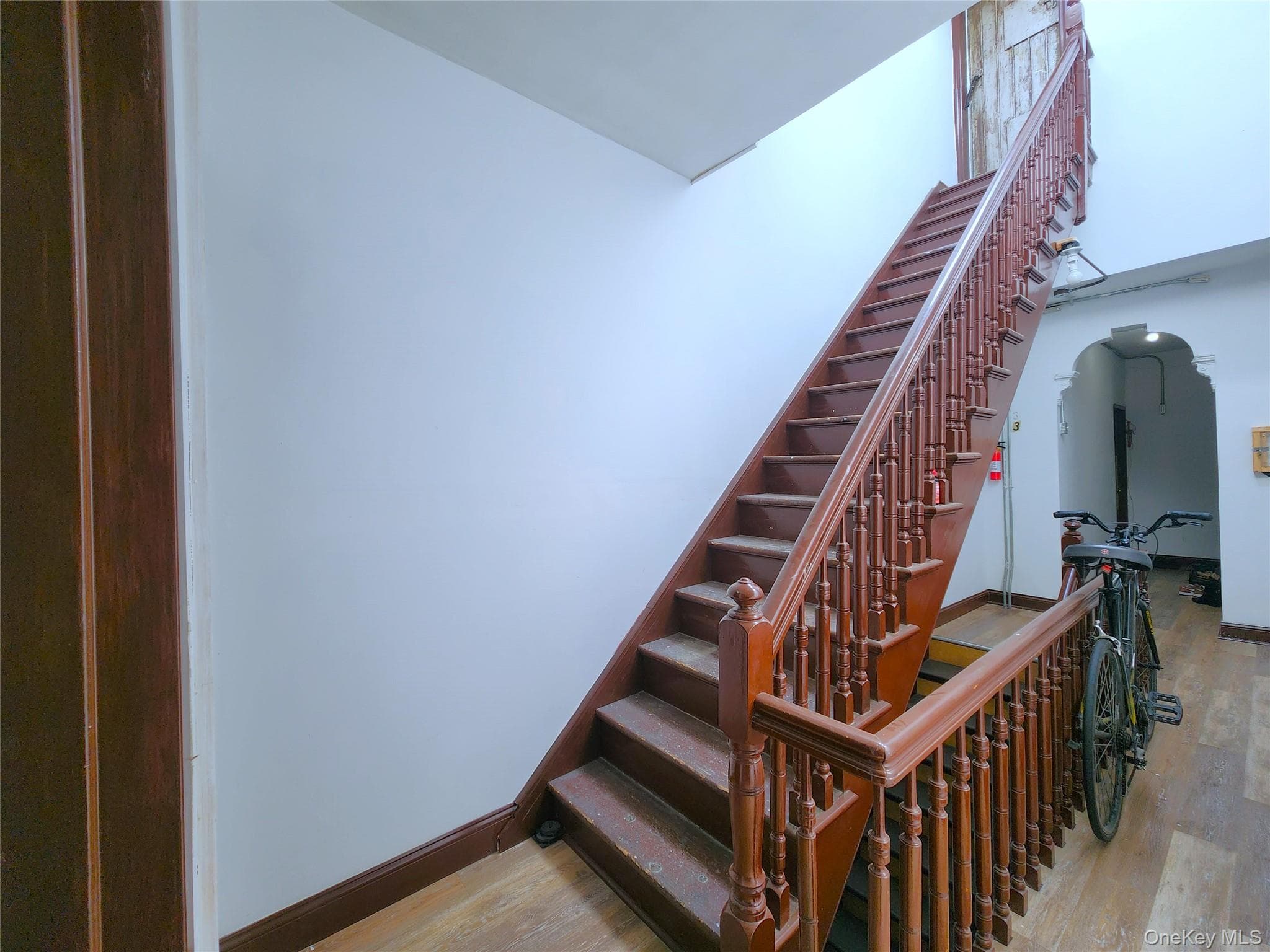 654 Seneca Avenue thumbnail 20