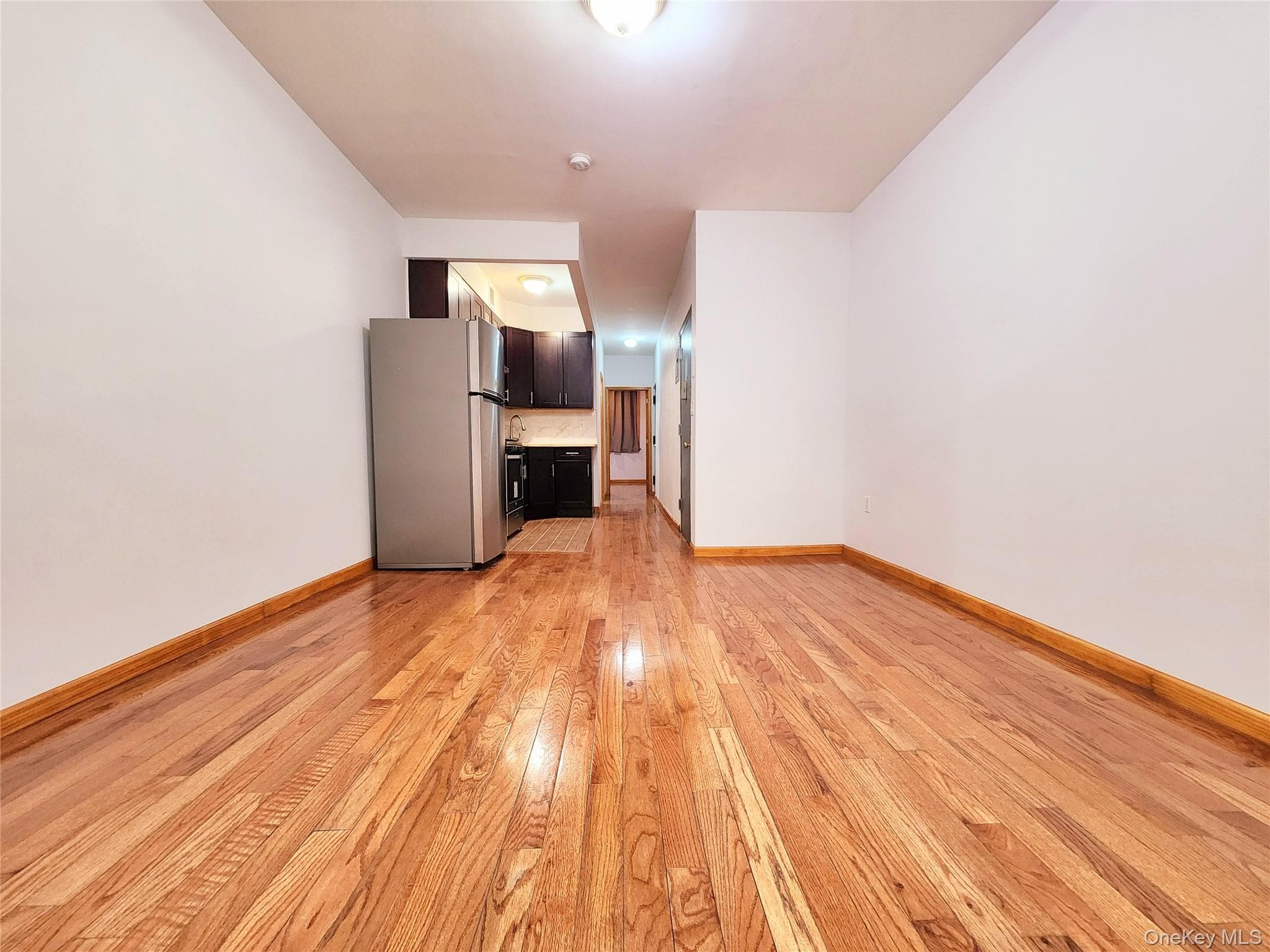 654 Seneca Avenue thumbnail 5