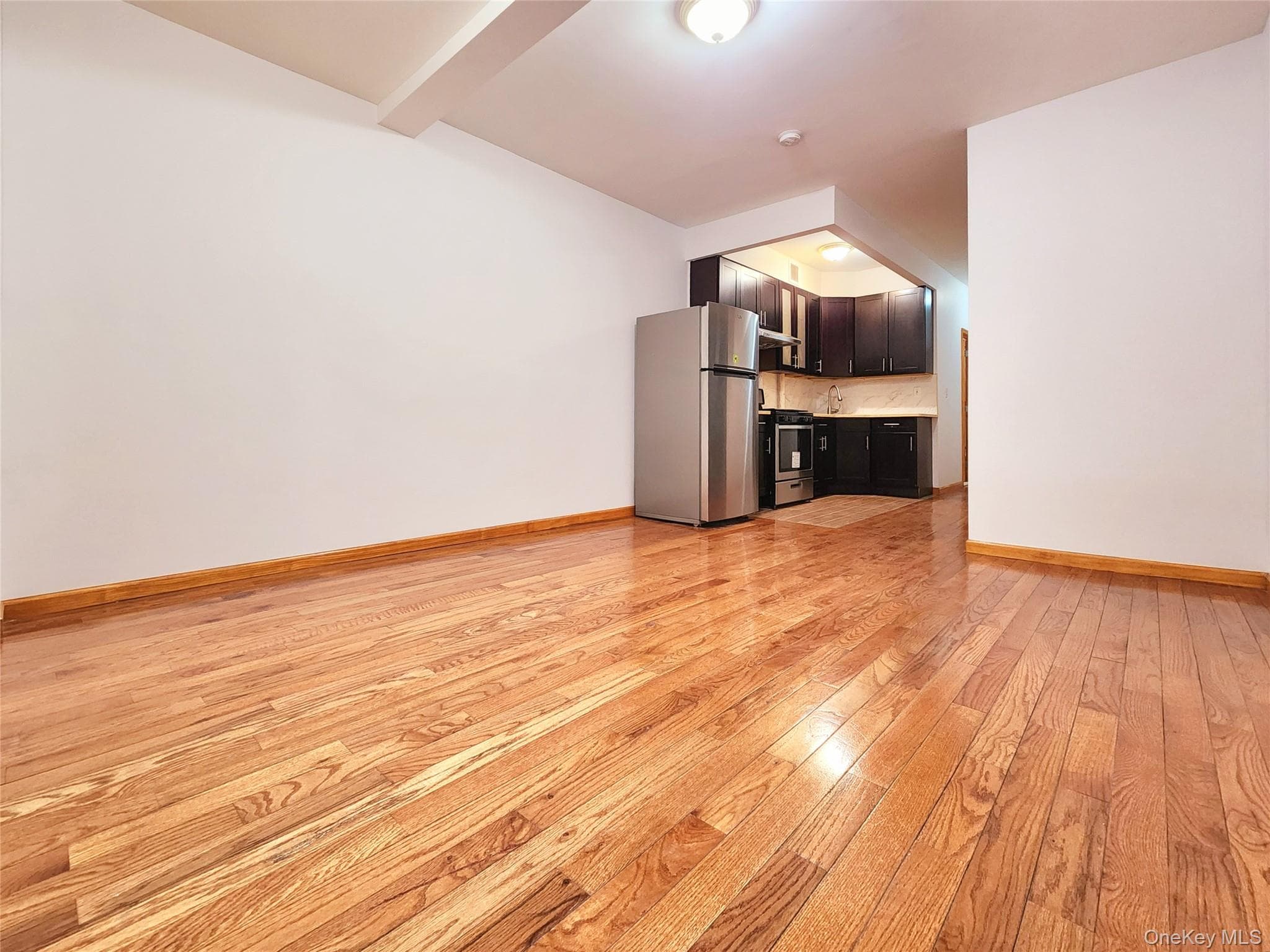 654 Seneca Avenue thumbnail 4