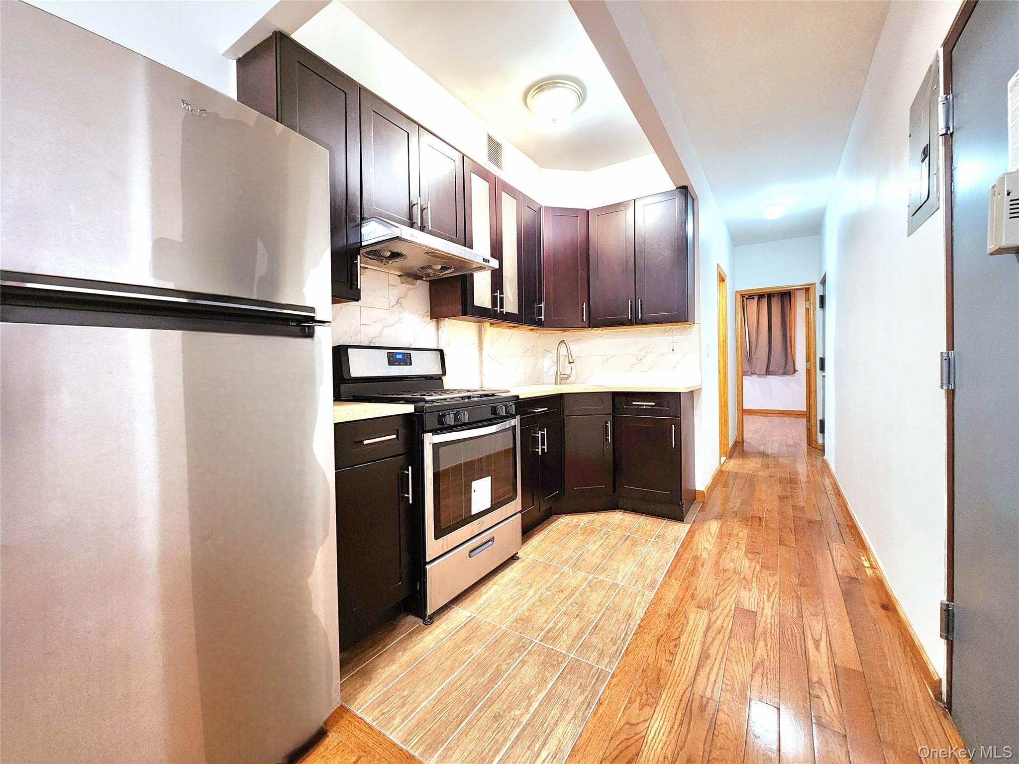 654 Seneca Avenue thumbnail 3