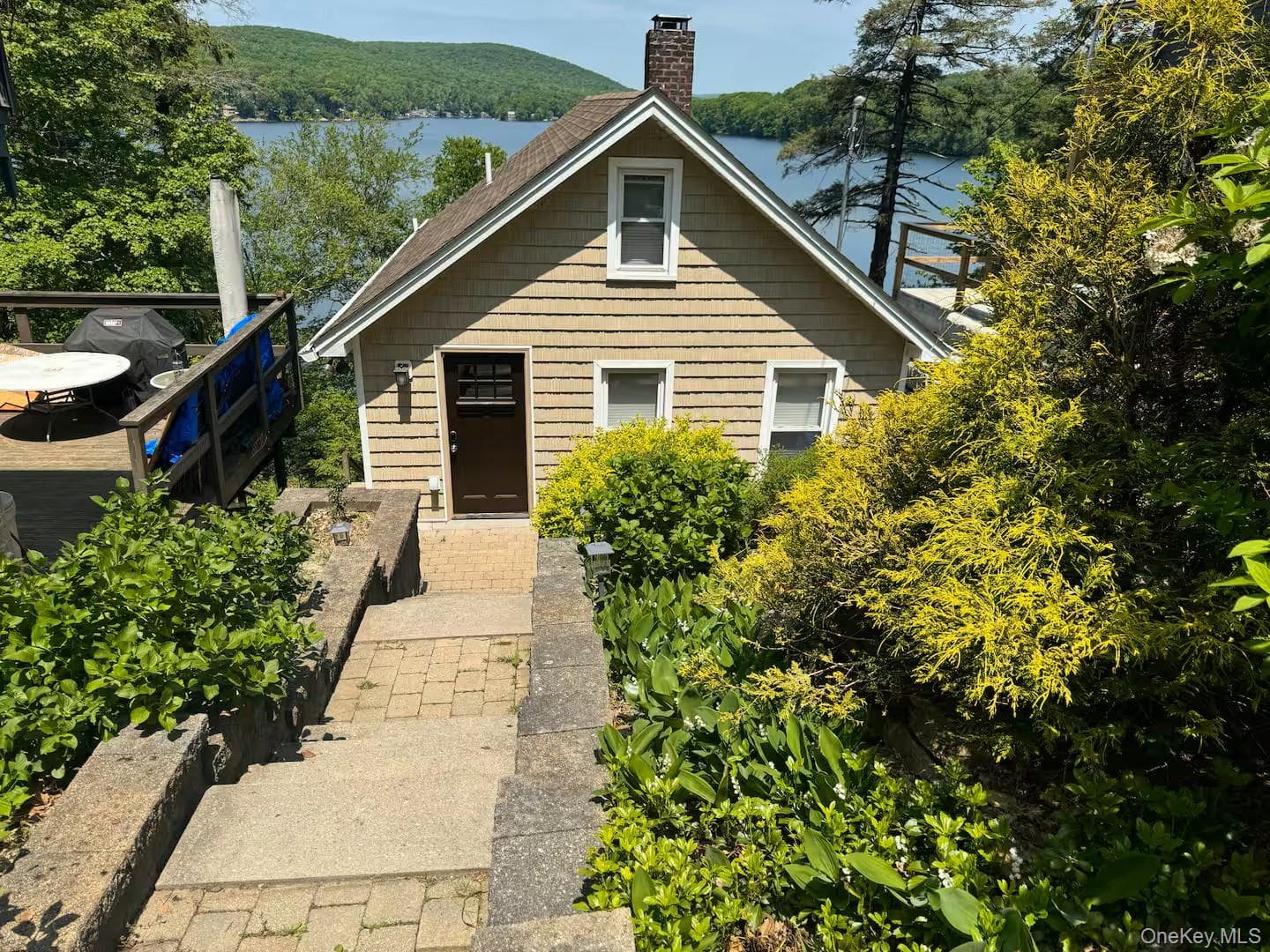1080 Route 292, Holmes