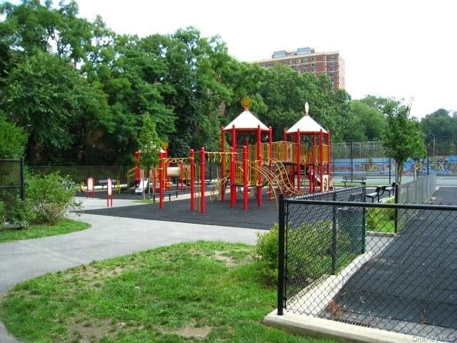 491 Riverdale Avenue Unit: 3C thumbnail 35