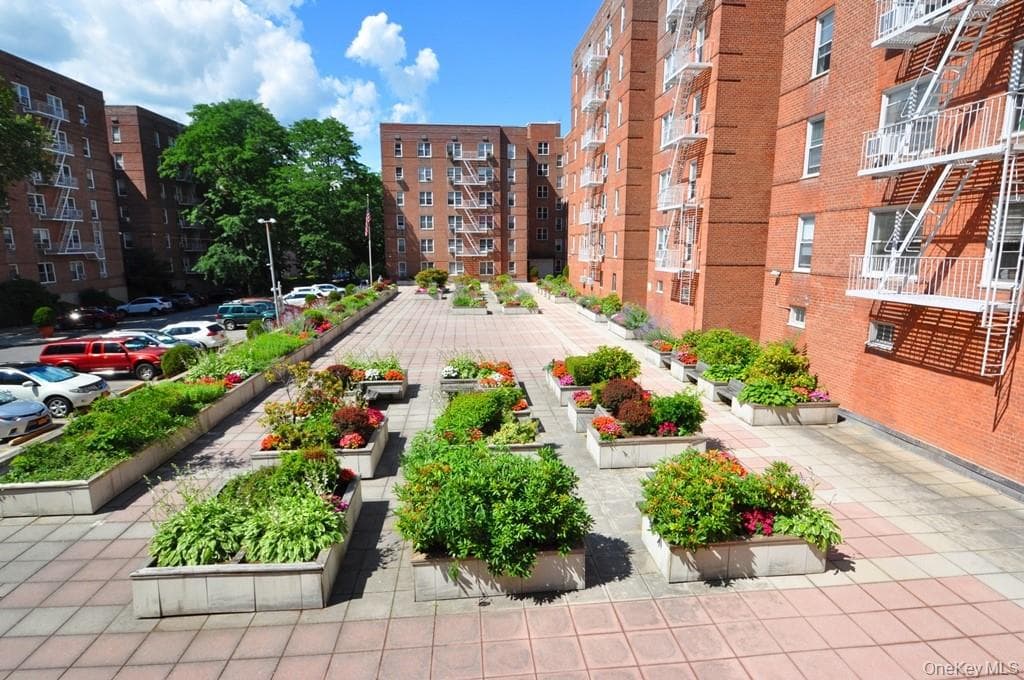 491 Riverdale Avenue Unit: 3C thumbnail 3