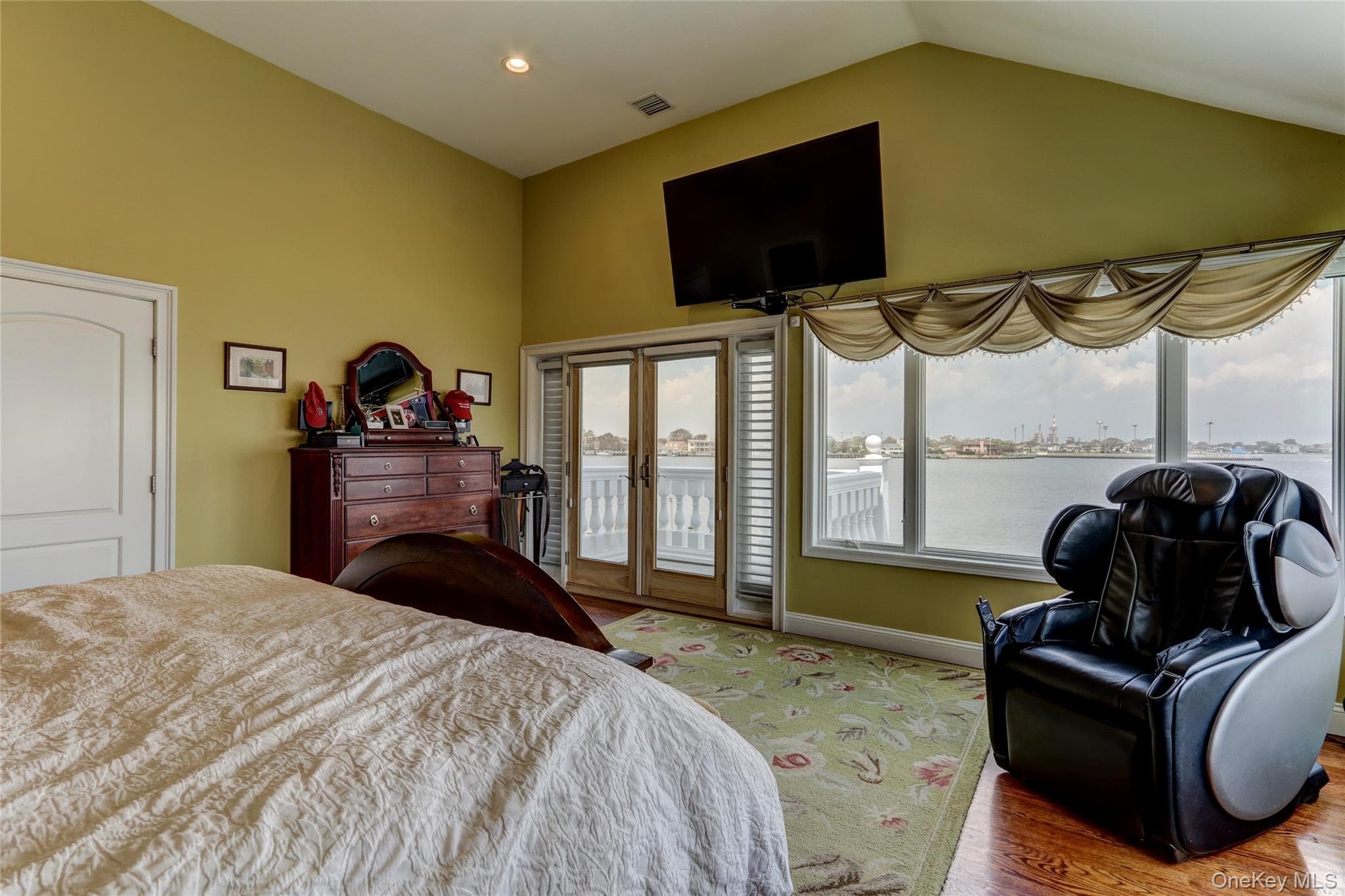 609 E Bay Drive thumbnail 14