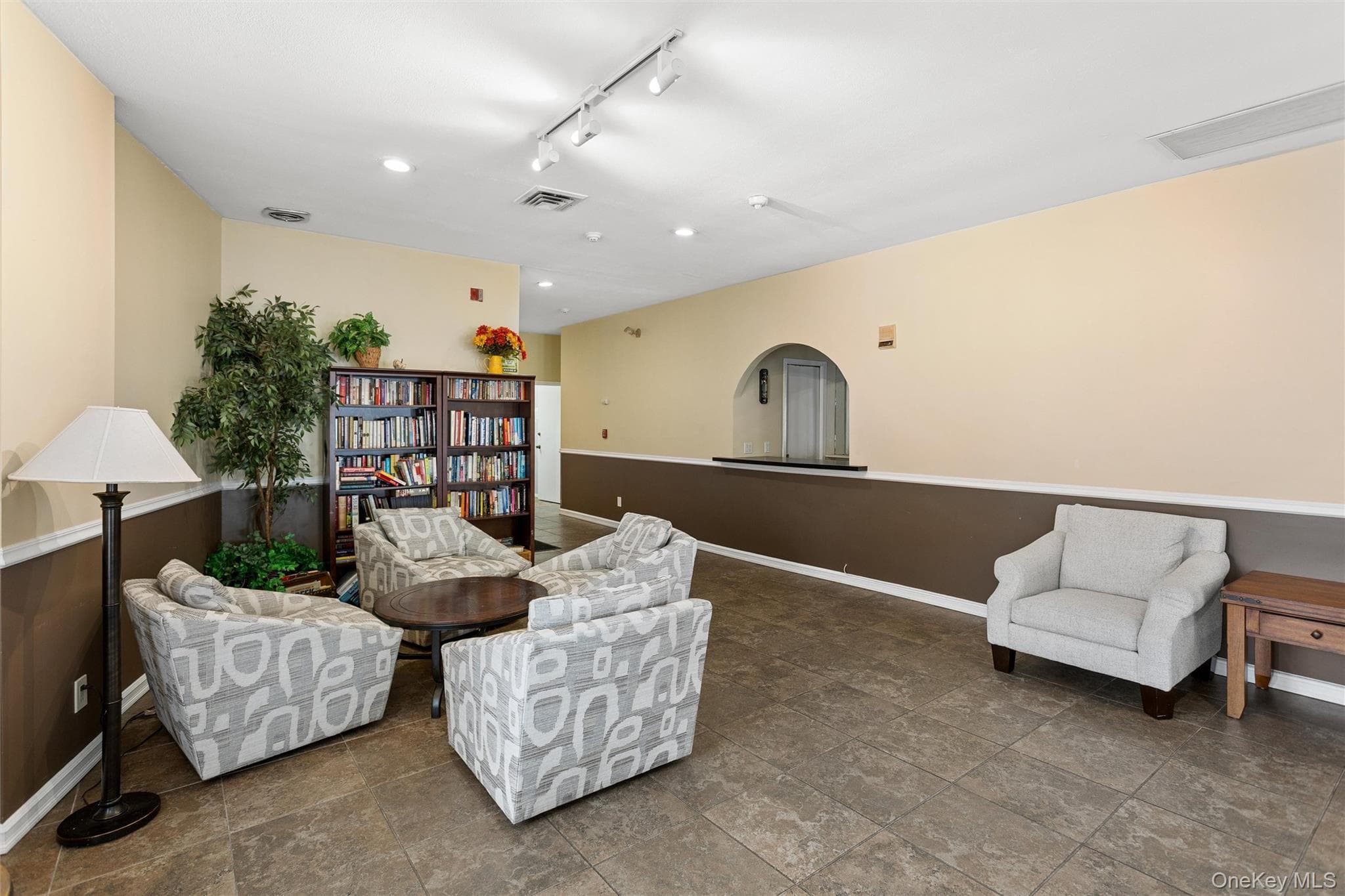 82 Alhambra Drive thumbnail 20