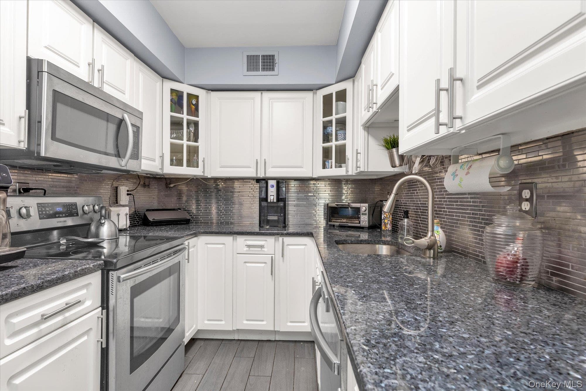 82 Alhambra Drive thumbnail 10