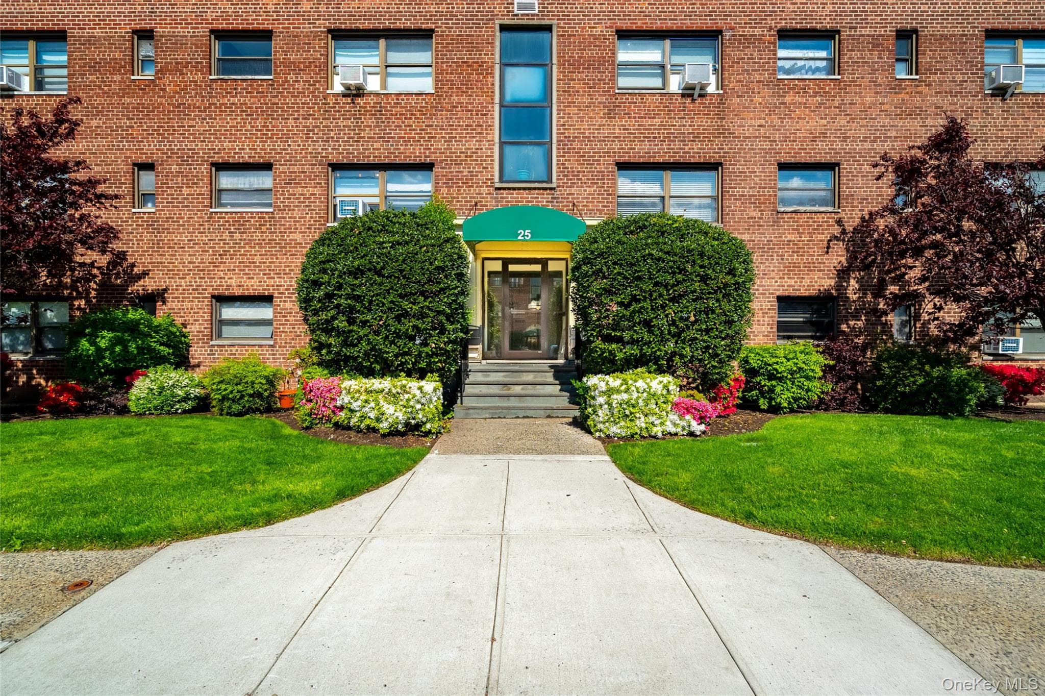 25 Shady Glen Court Unit: 2C, New Rochelle