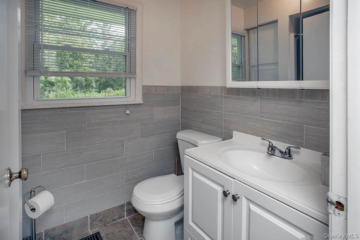 401 W Dover Road thumbnail 16
