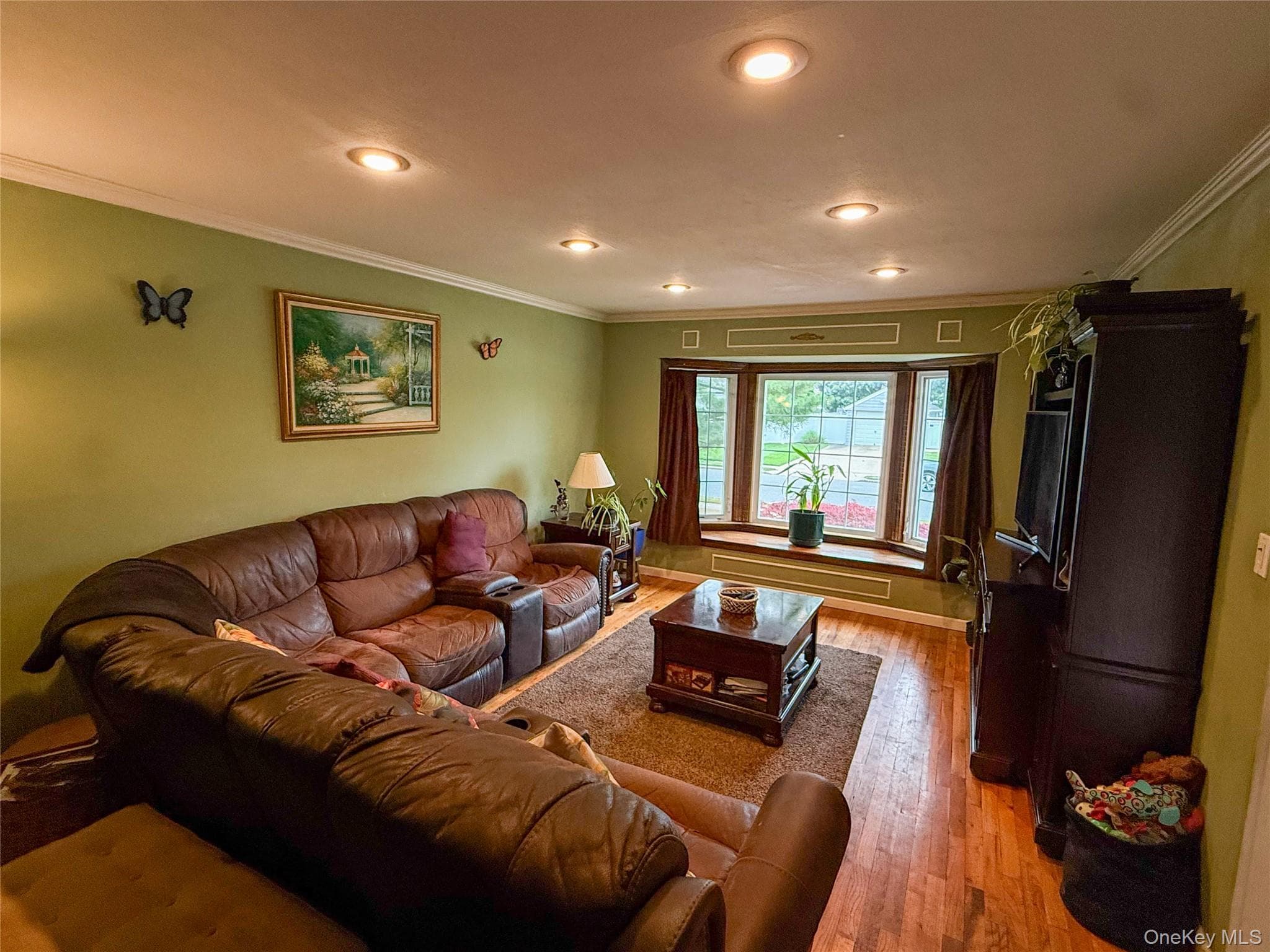 685 Seabury Avenue thumbnail 5