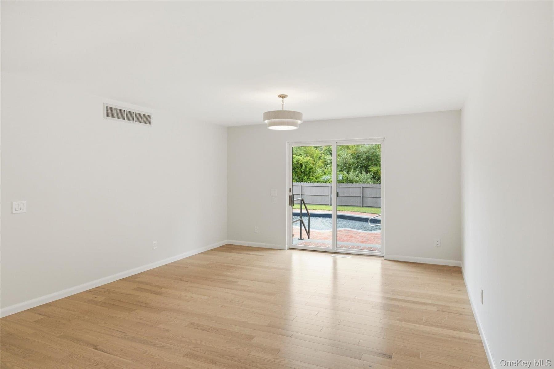 177 Herricks Lane thumbnail 17