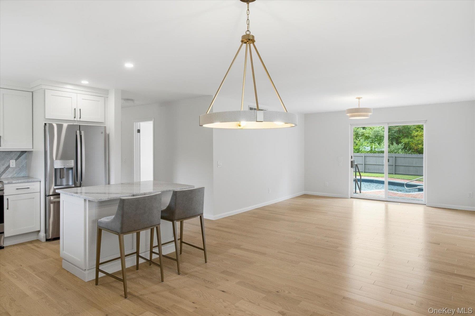 177 Herricks Lane thumbnail 10