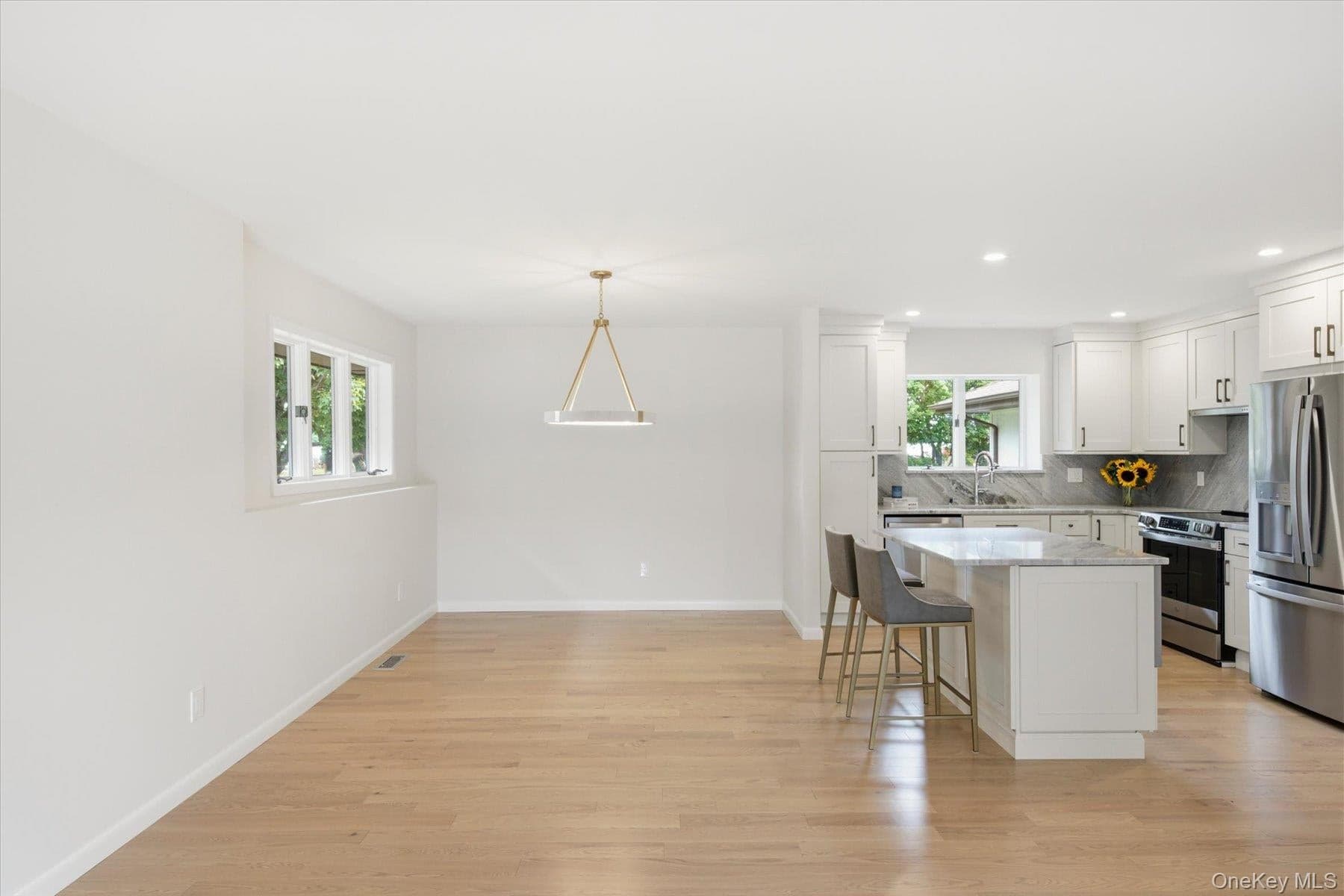 177 Herricks Lane thumbnail 9