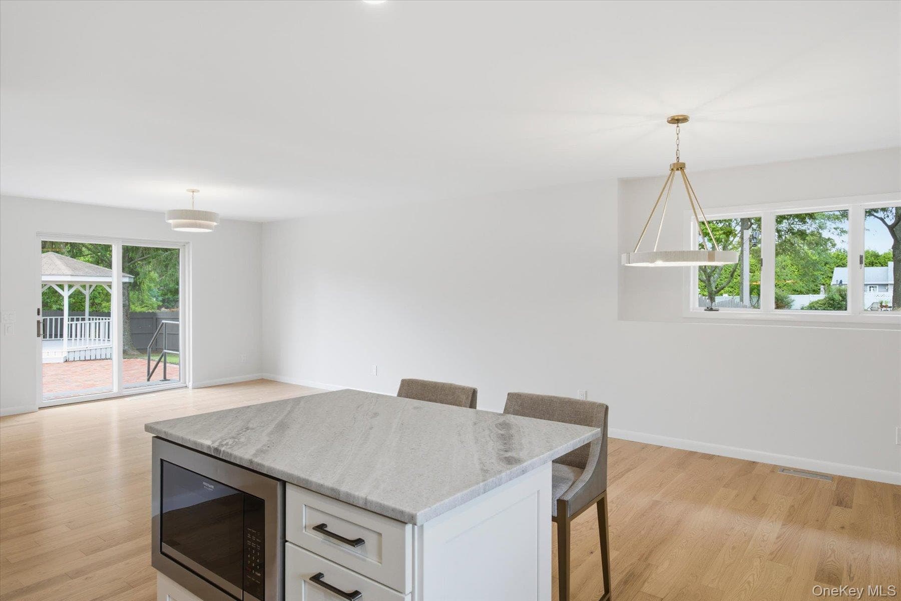 177 Herricks Lane thumbnail 11