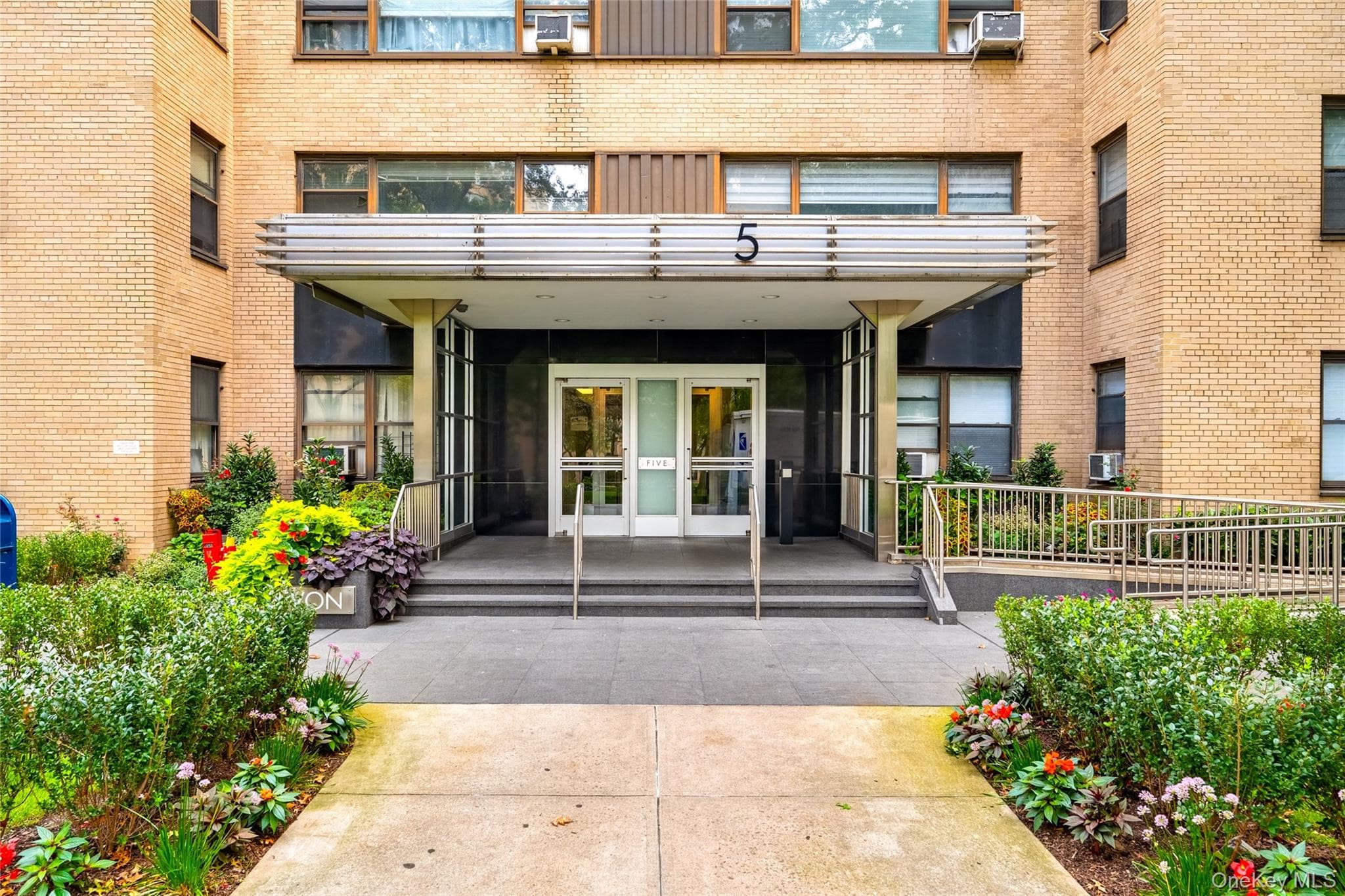 5 Fordham Hill Oval Unit: 16B thumbnail 17