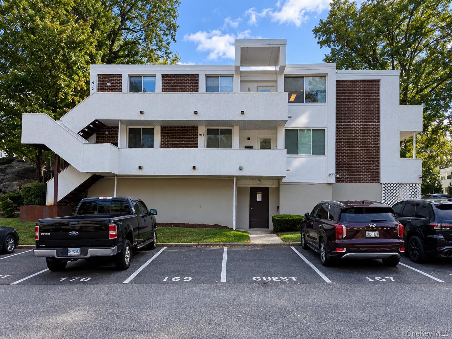 921 Colony Drive, Hartsdale