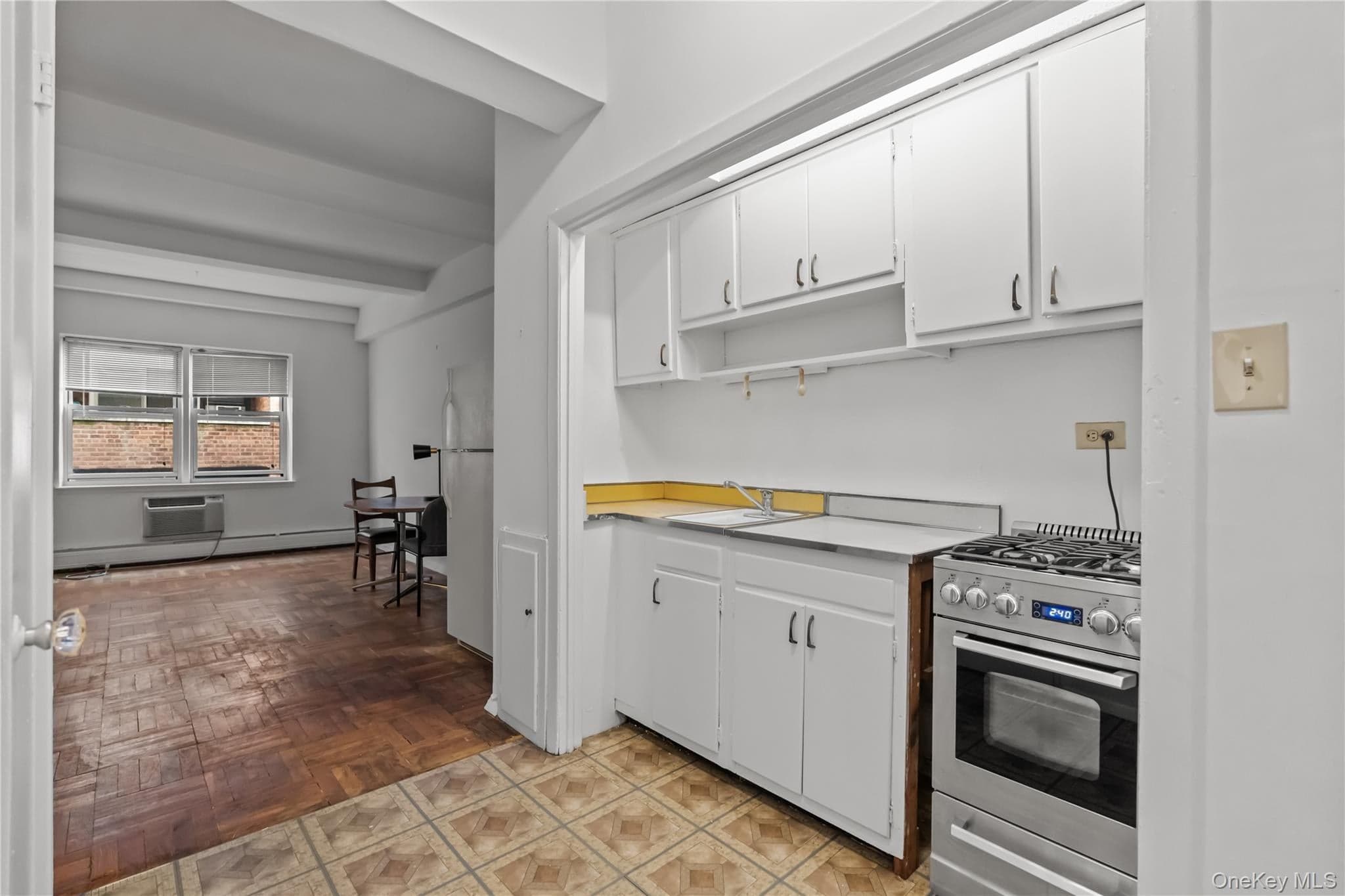 120 E Hartsdale Avenue Unit: 1C thumbnail 9