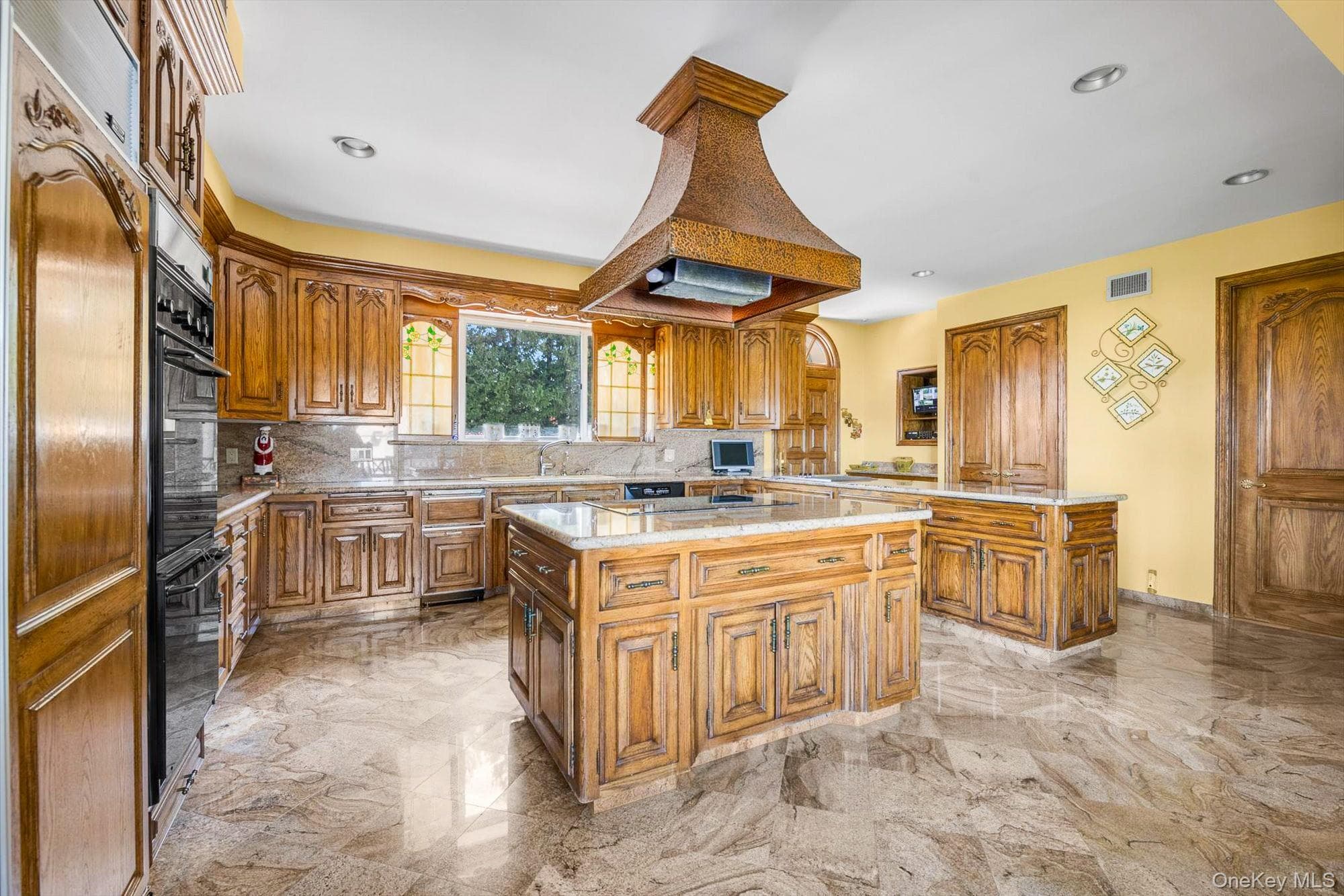 118 Malba Drive thumbnail 10