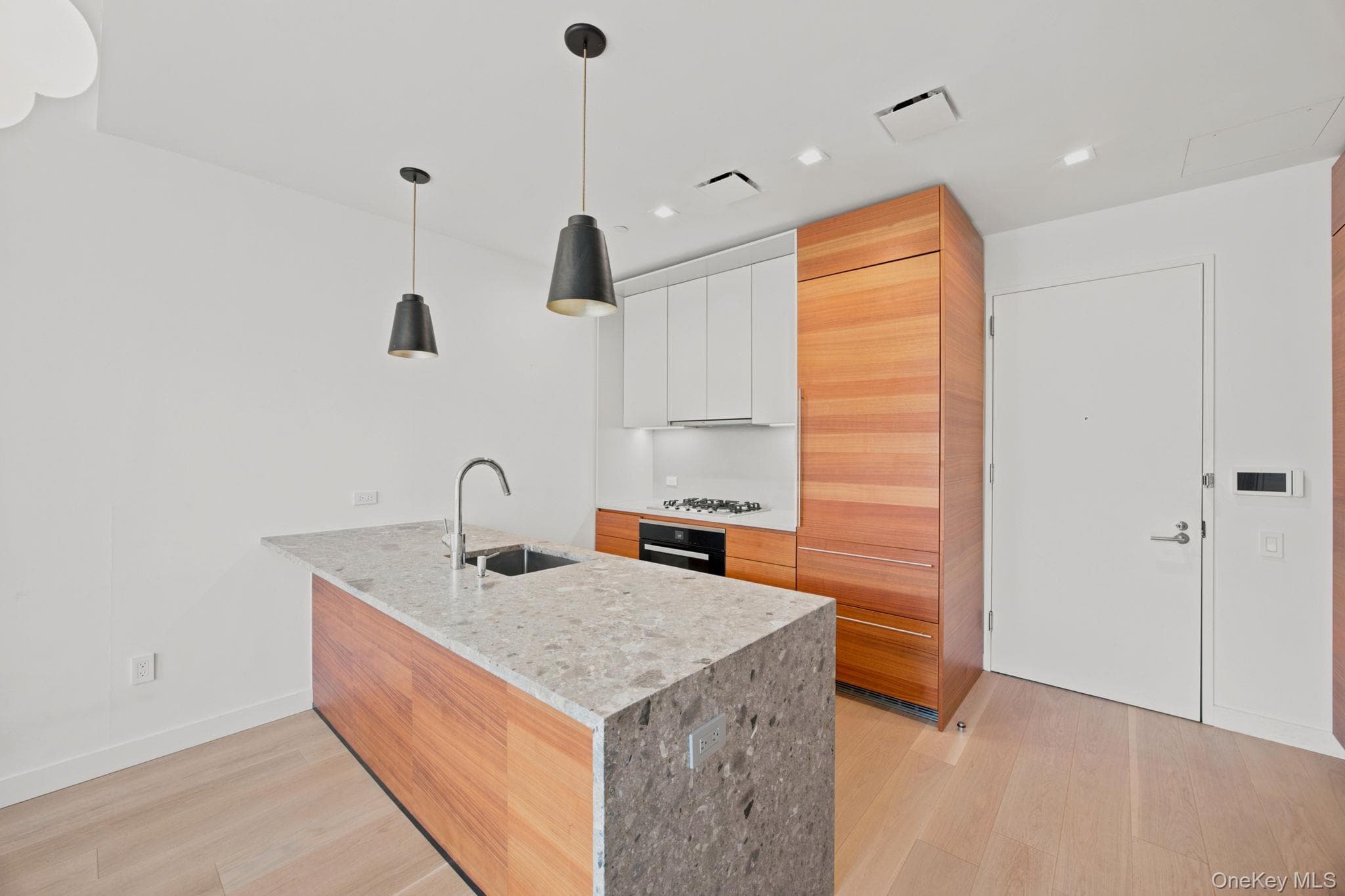 21-21 31st Street Unit: 4J thumbnail 4