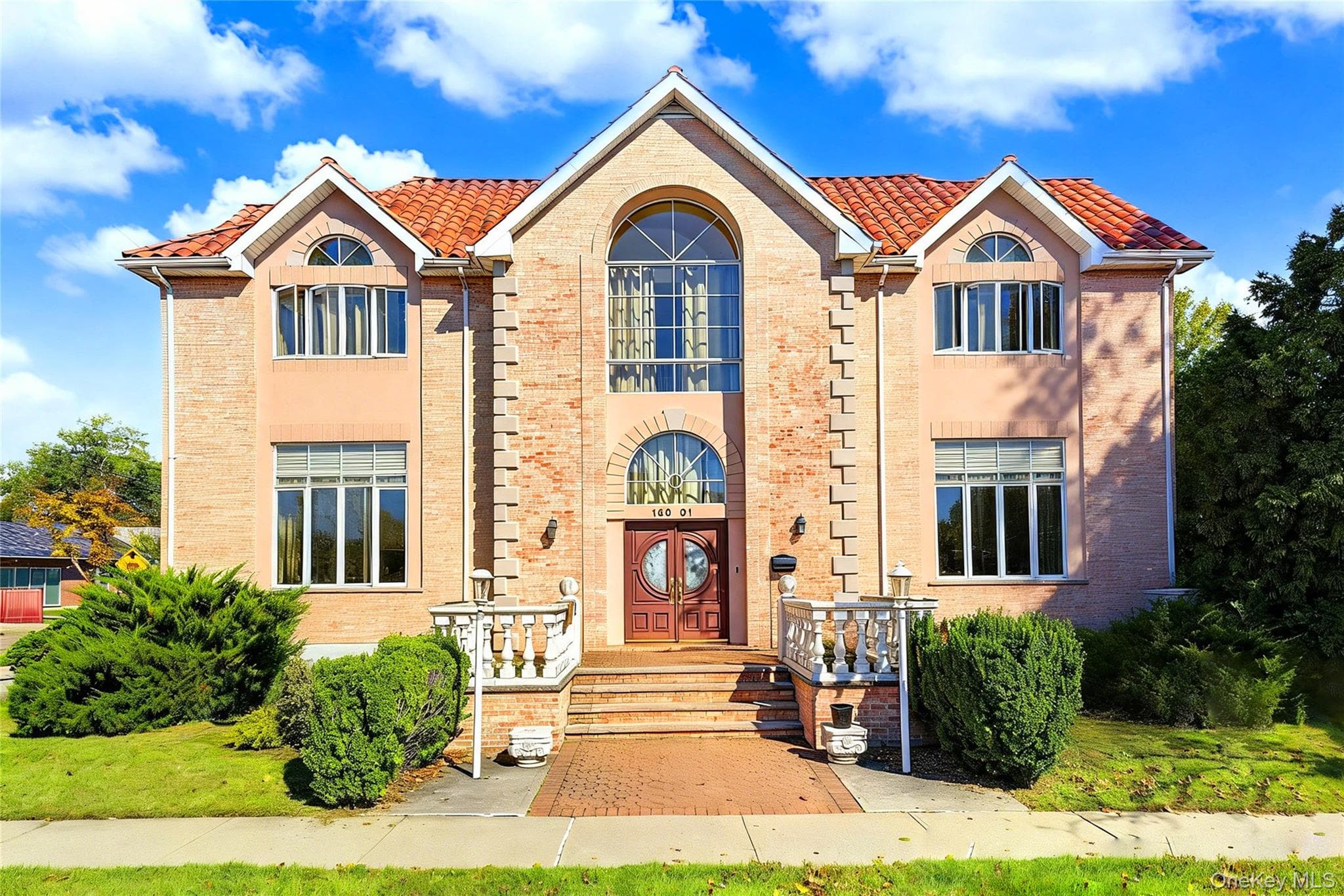 160-01 13 Avenue photo 1