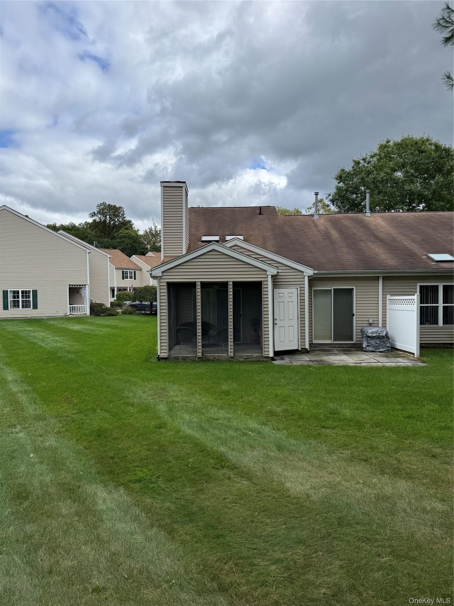 11 Rambling Brook LN thumbnail 3