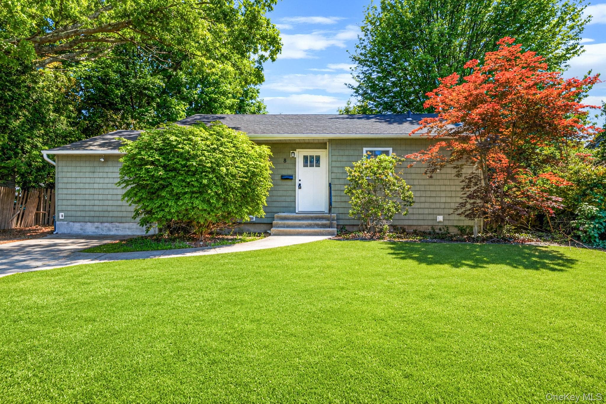 8 Wood Haven Place, East Northport