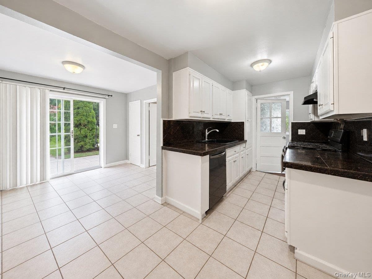140 Whitman Road thumbnail 5