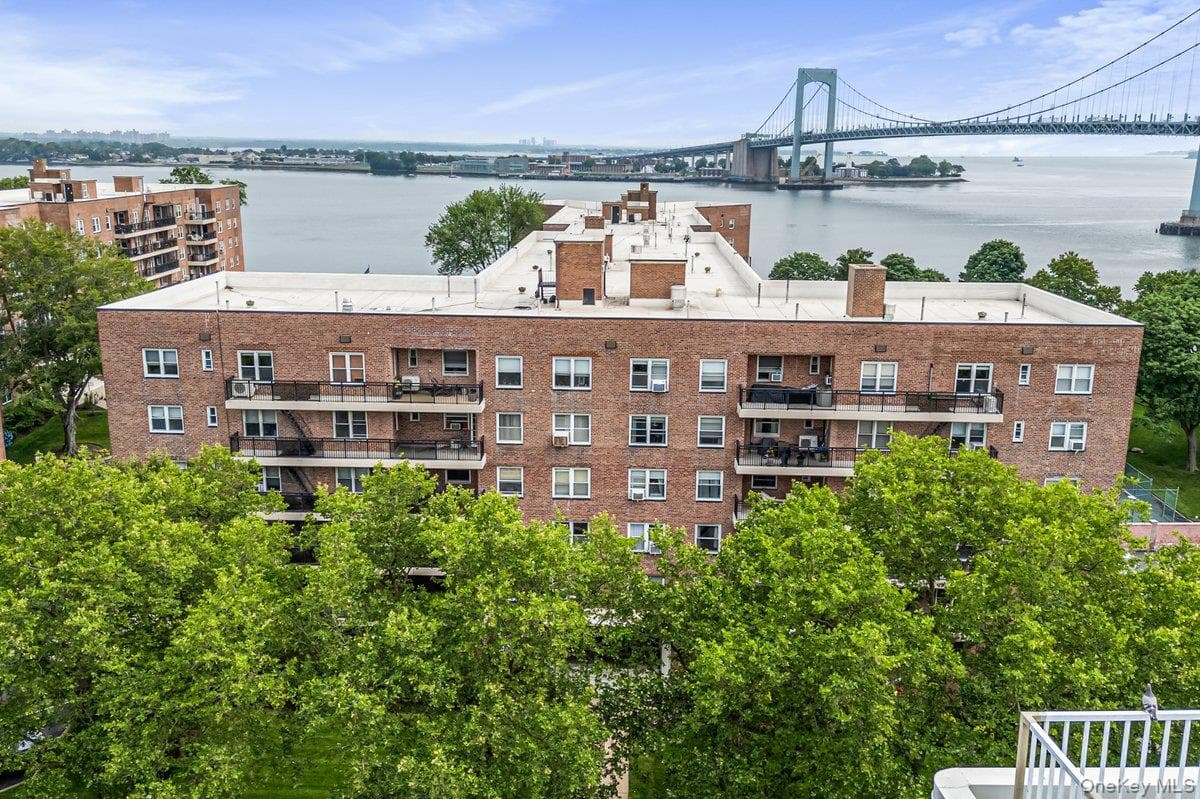 162-01 Powells Cove Boulevard Unit: 2D, Beechhurst