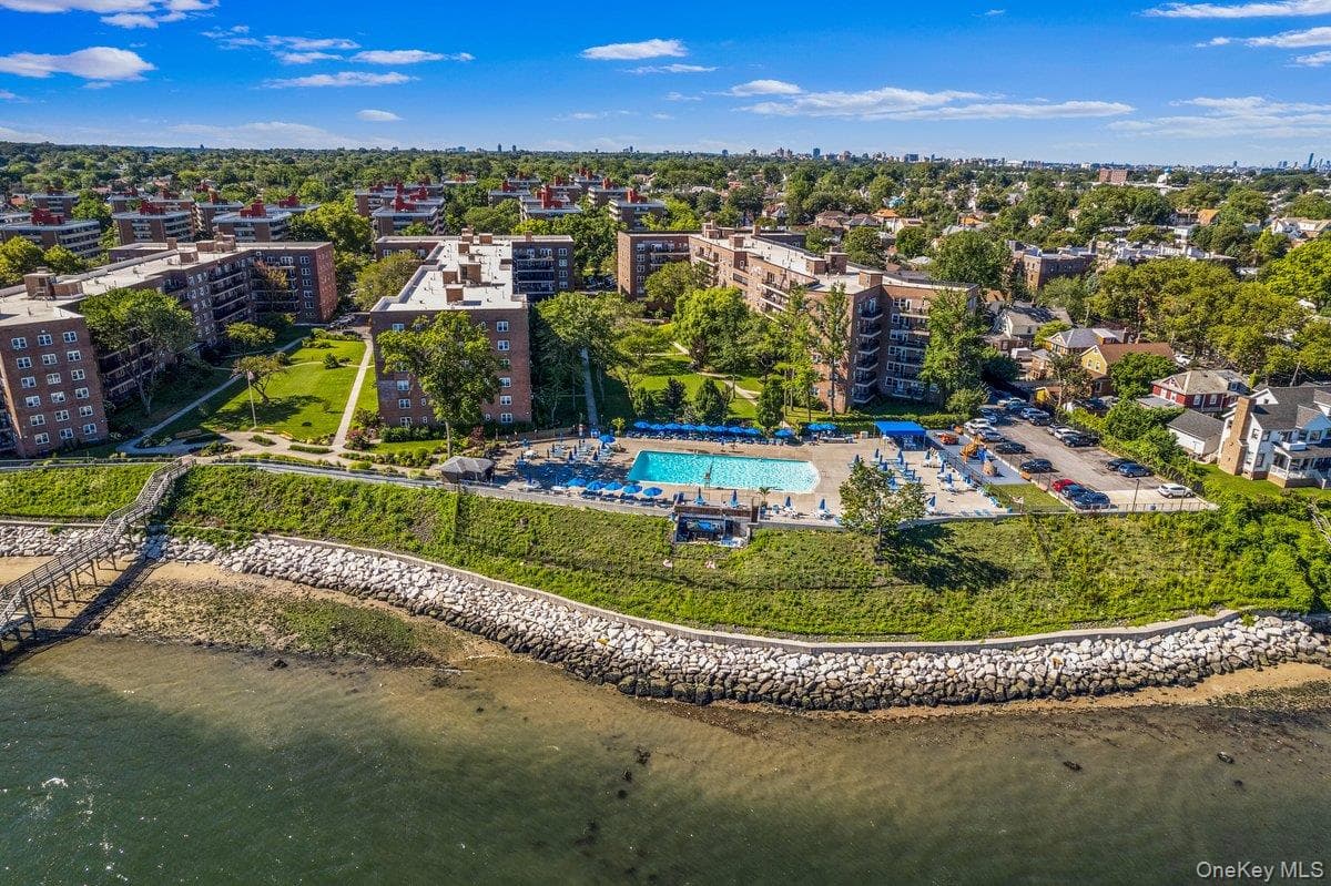 162-01 Powells Cove Boulevard Unit: 2D thumbnail 4