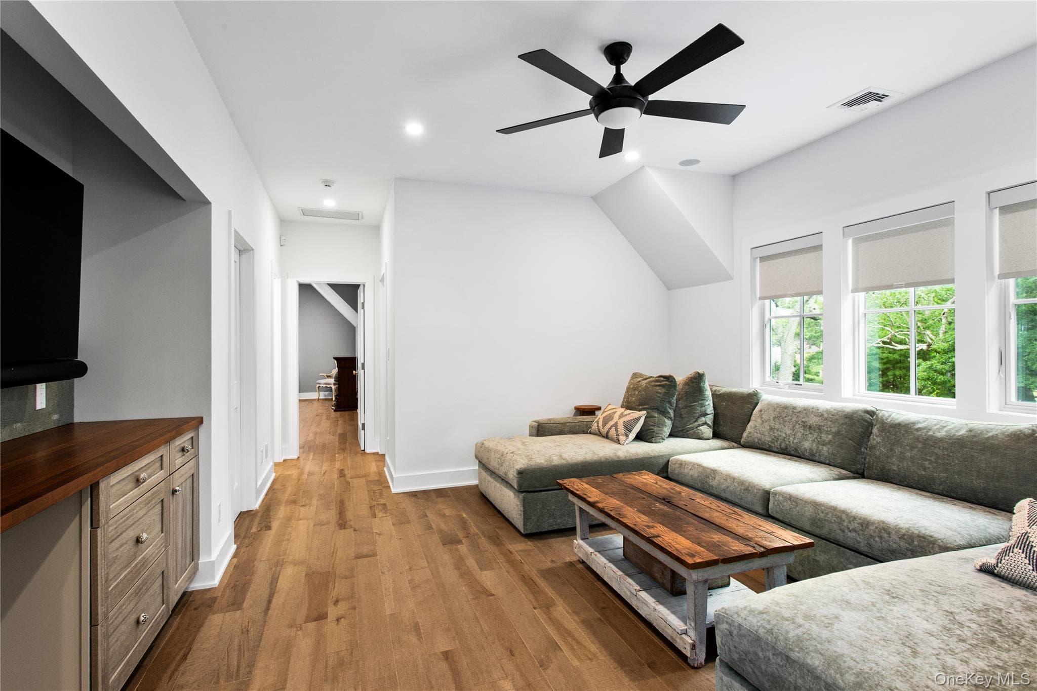9 Deerland Drive thumbnail 14