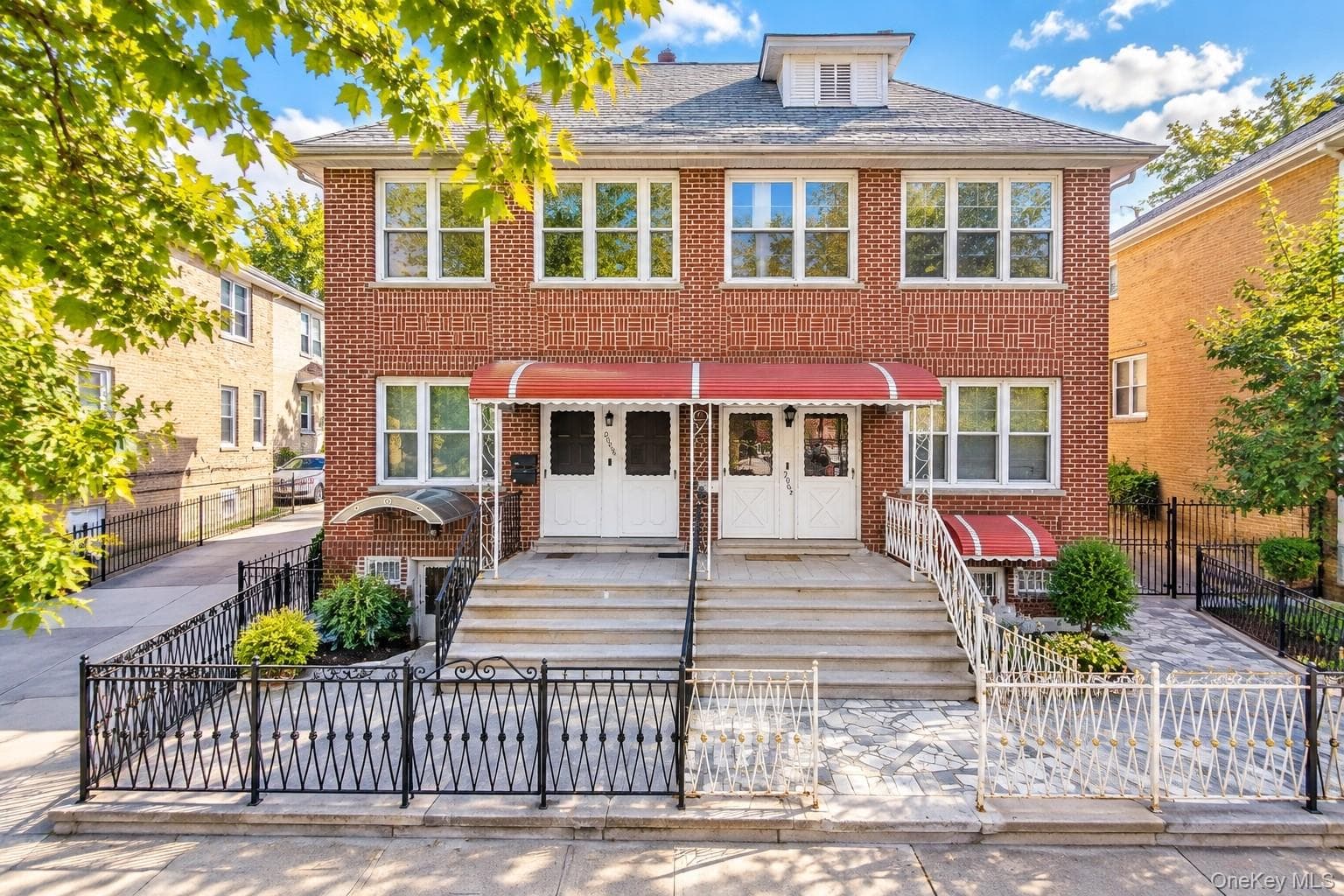 2062 60th Street photo 1