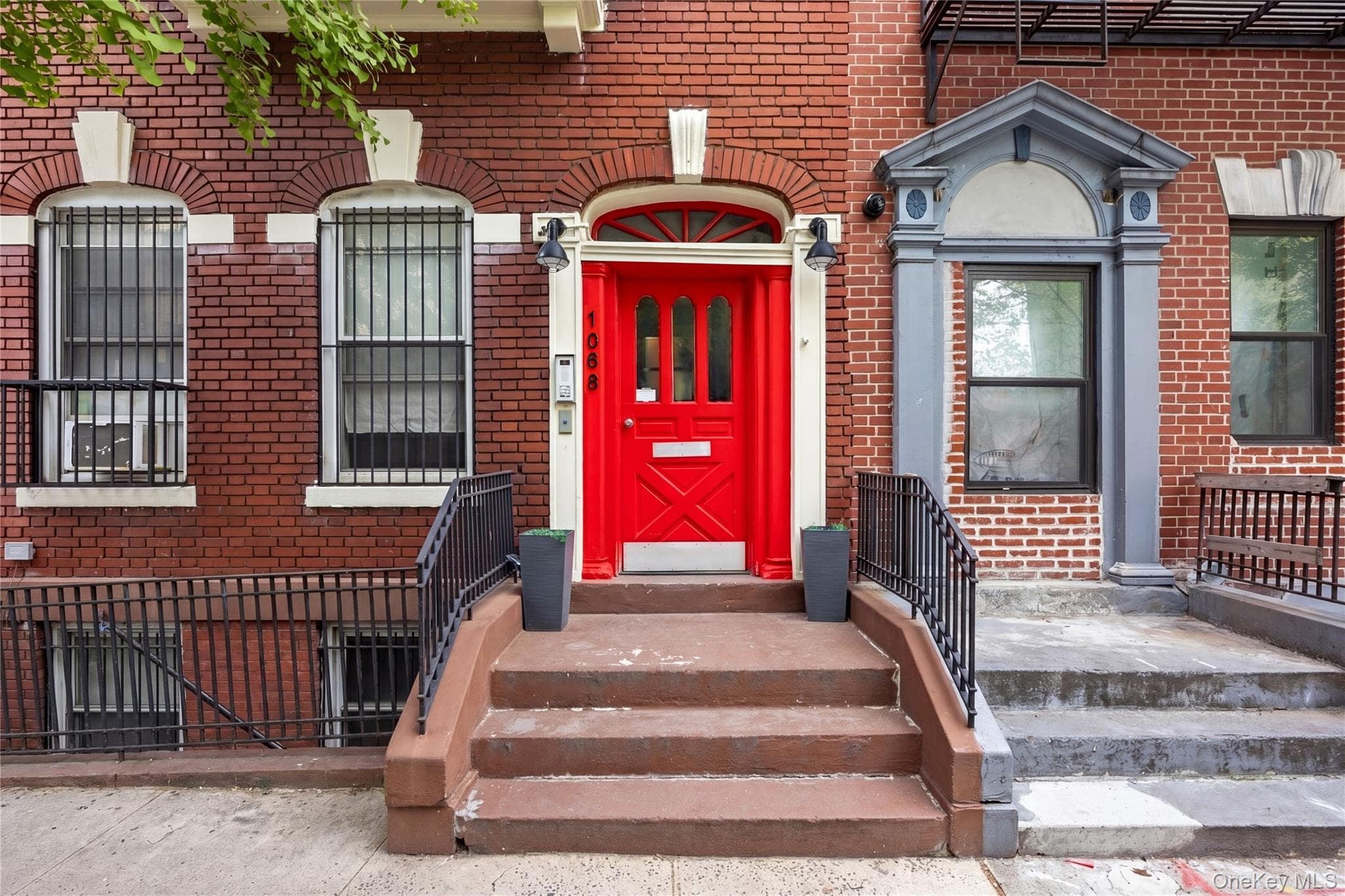 1068 Walton Avenue thumbnail 3
