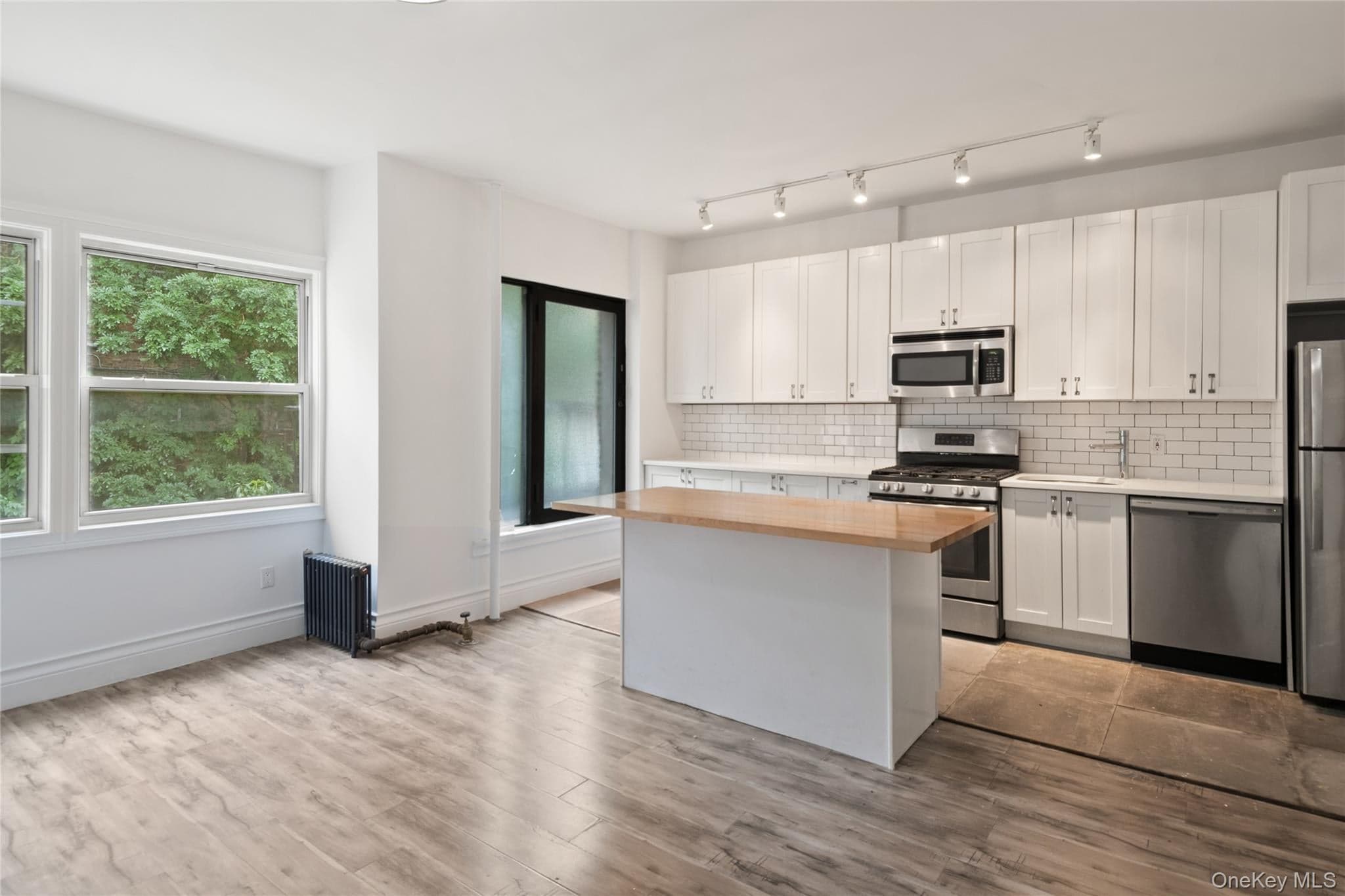 1068 Walton Avenue thumbnail 7