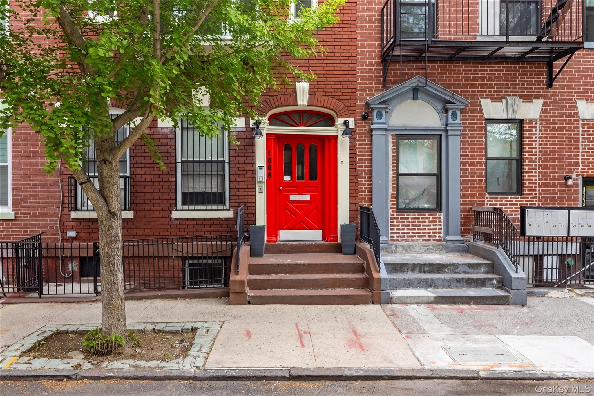 1068 Walton Avenue thumbnail 4